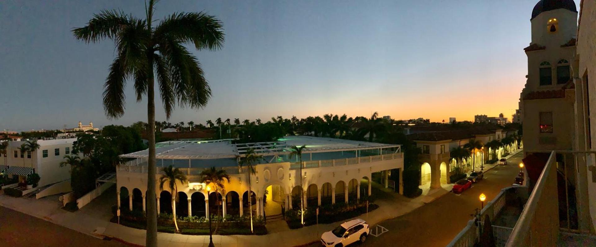 Palm Beach Hotel with Juliette Balconies! 2 blocks from beach! Historic Landmark photo 8