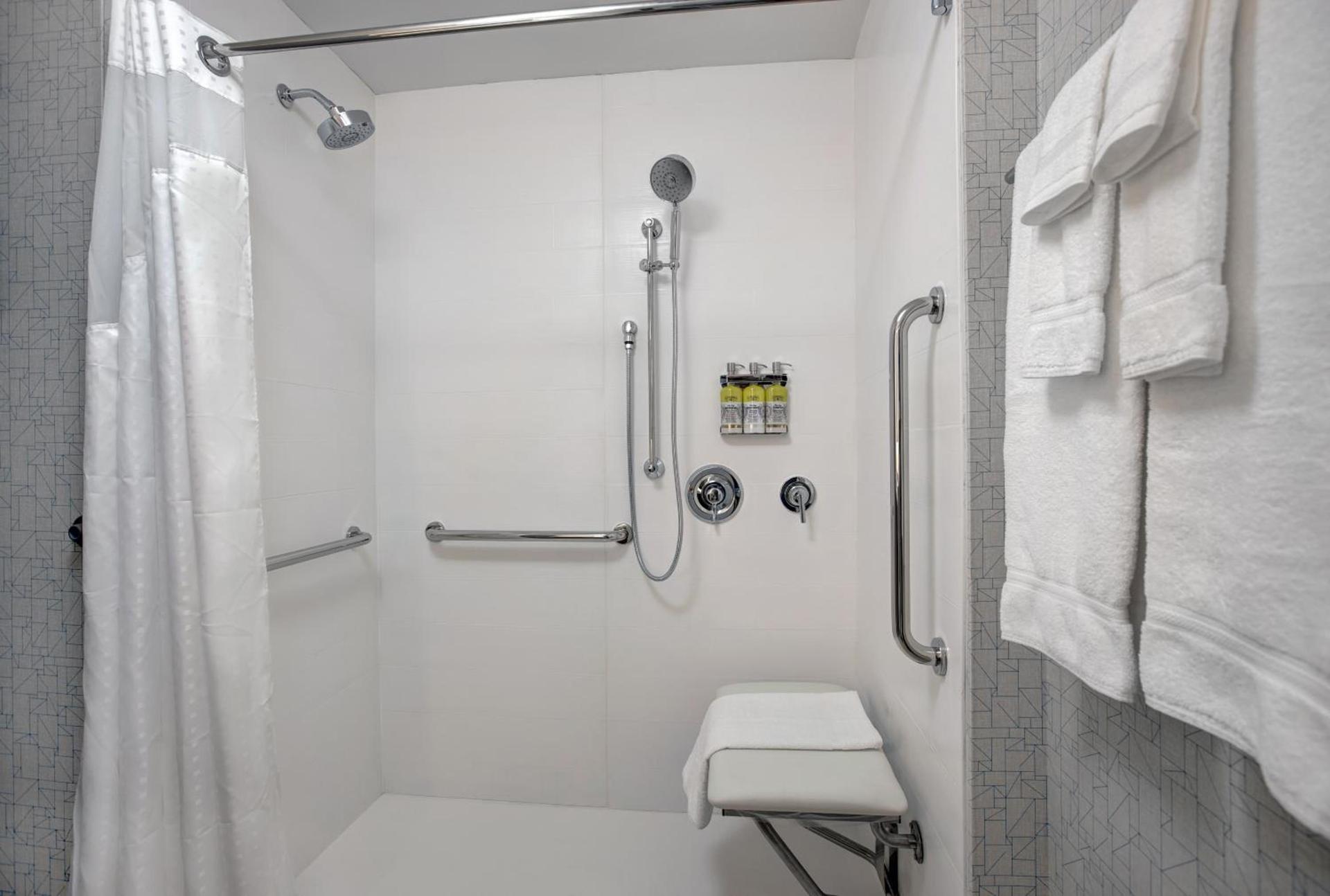 Holiday Inn Express - Milwaukee Downtown by IHG photo 21