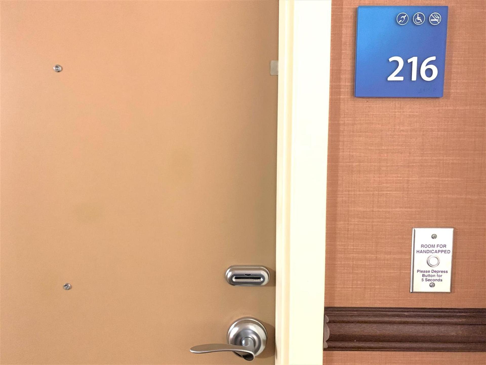 Holiday Inn Express Fresno Northwest - Herndon by IHG photo 9
