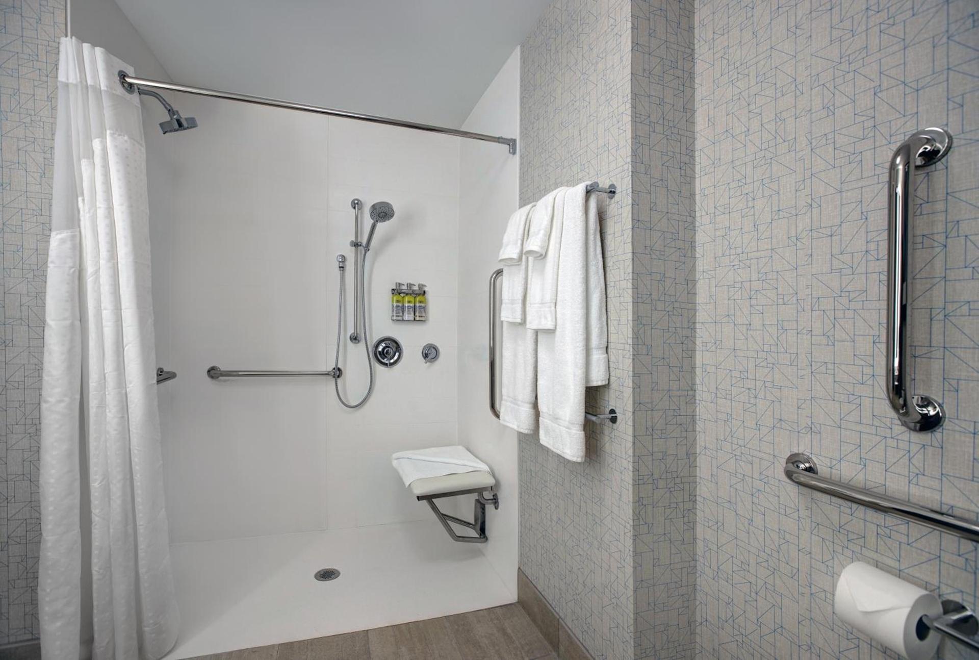 Holiday Inn Express - Milwaukee Downtown by IHG photo 11