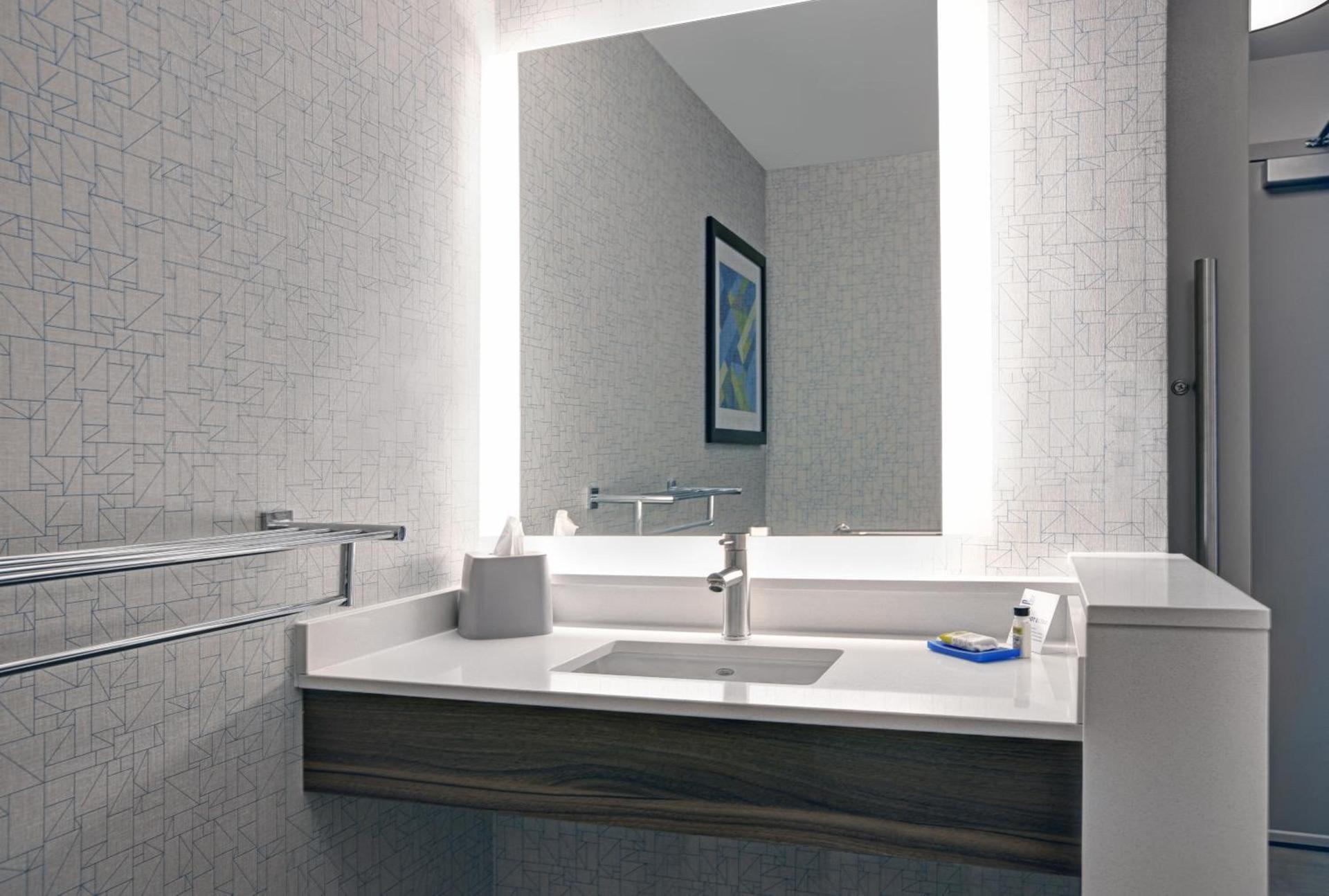 Holiday Inn Express - Milwaukee Downtown by IHG photo 12