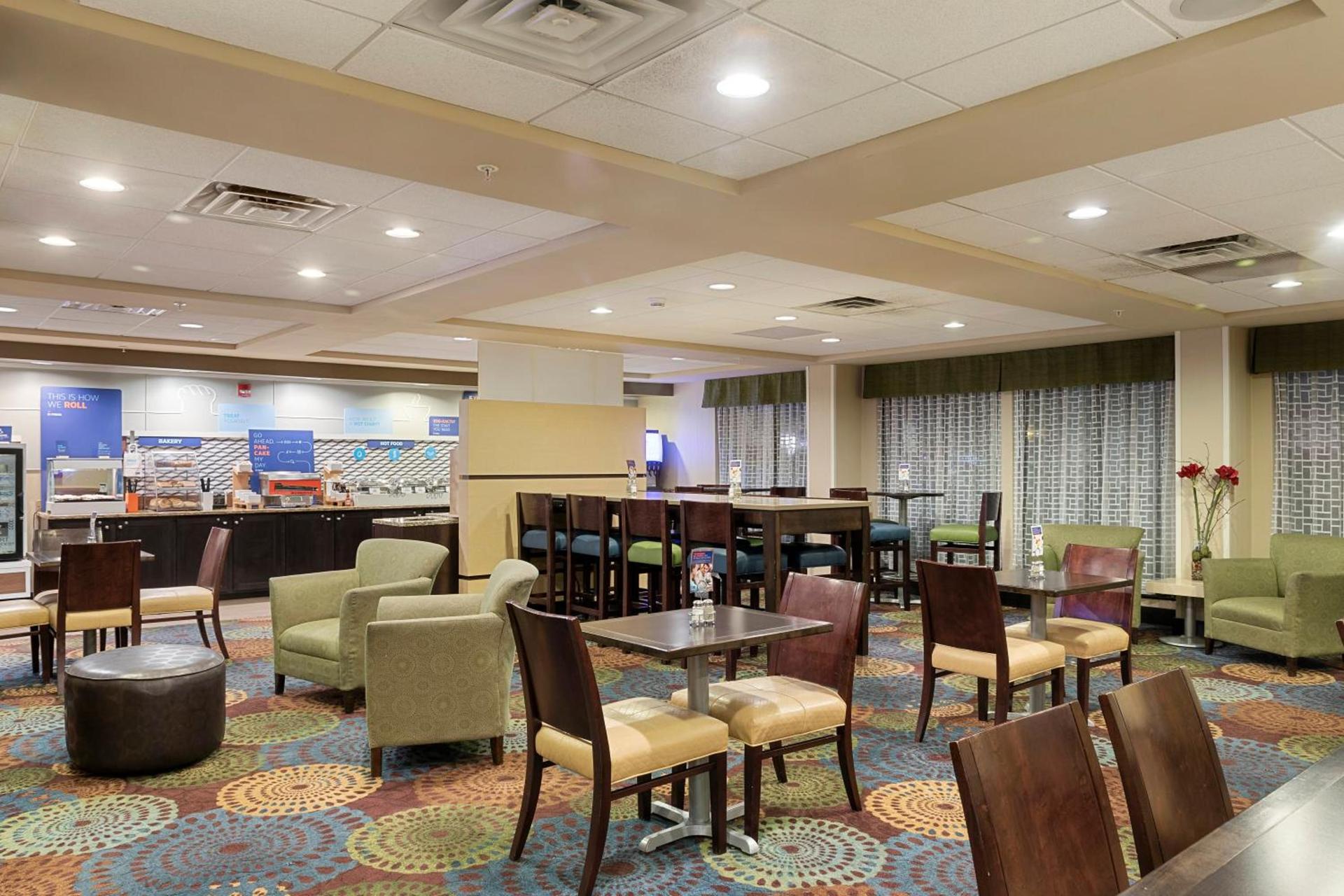 Holiday Inn Express Bloomington West by IHG photo 29