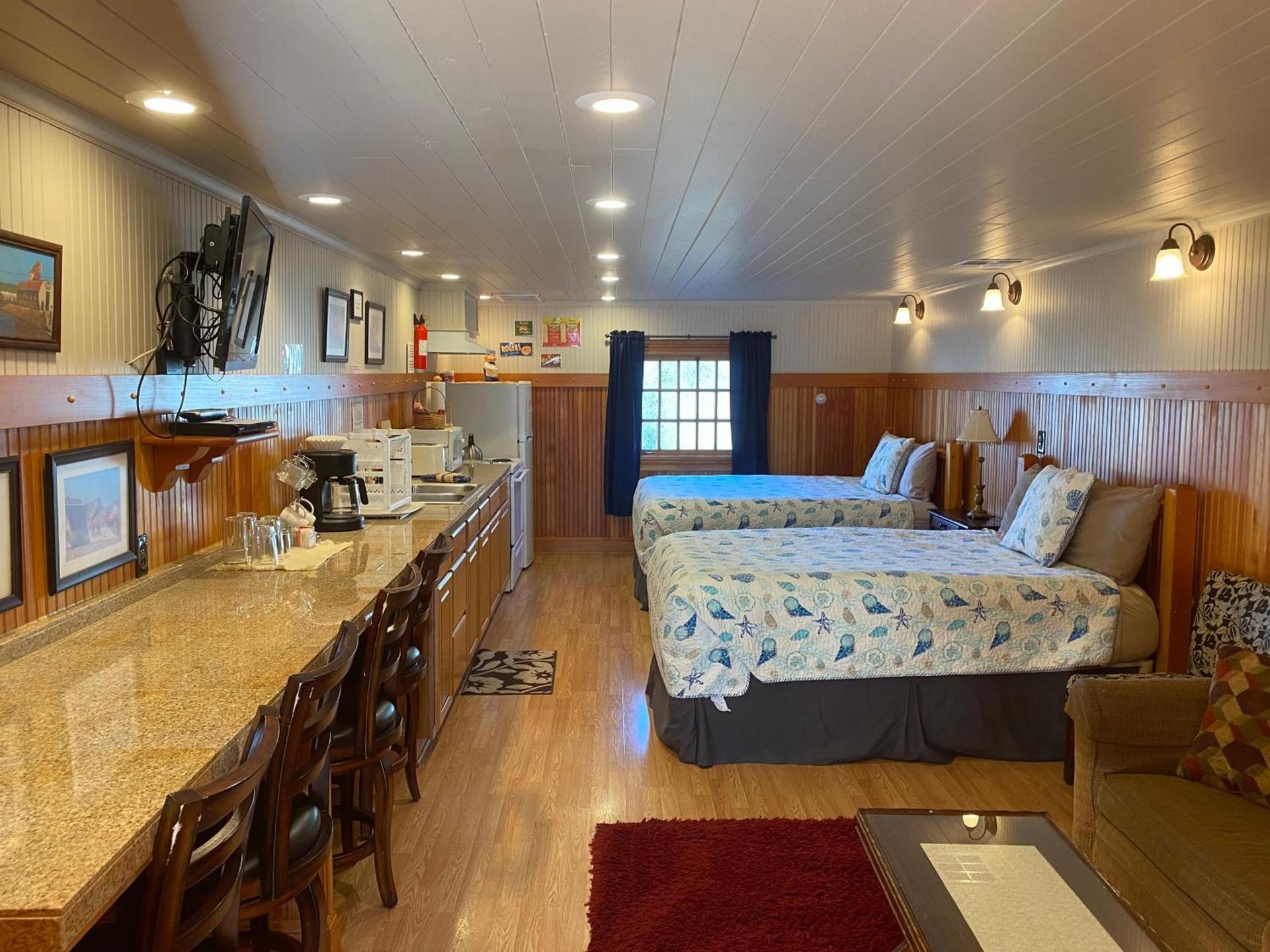 Whistling Winds Motel photo 42