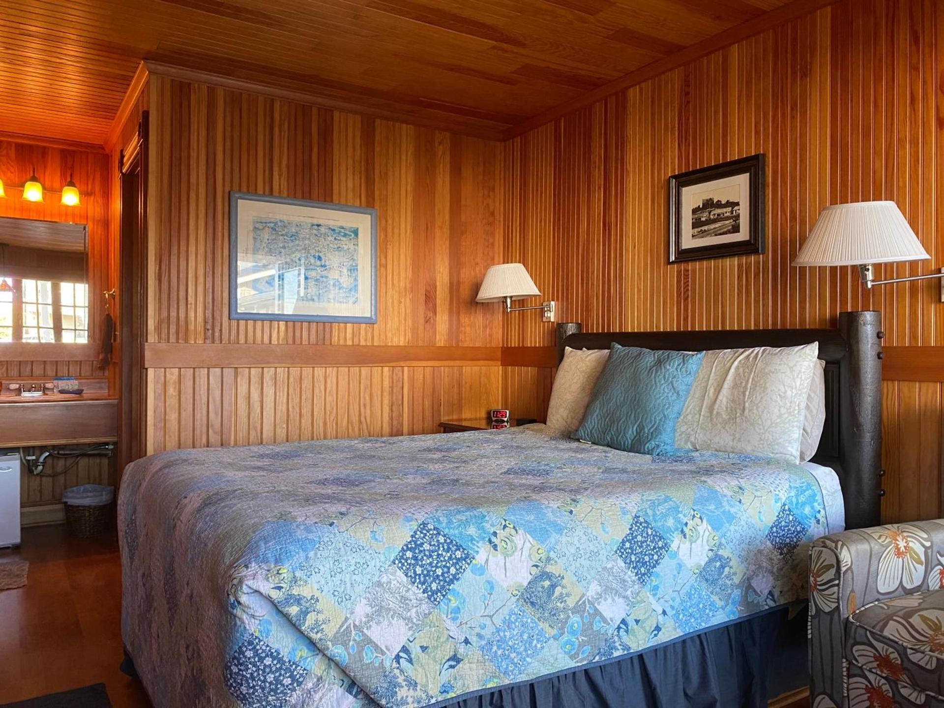 Whistling Winds Motel photo 21