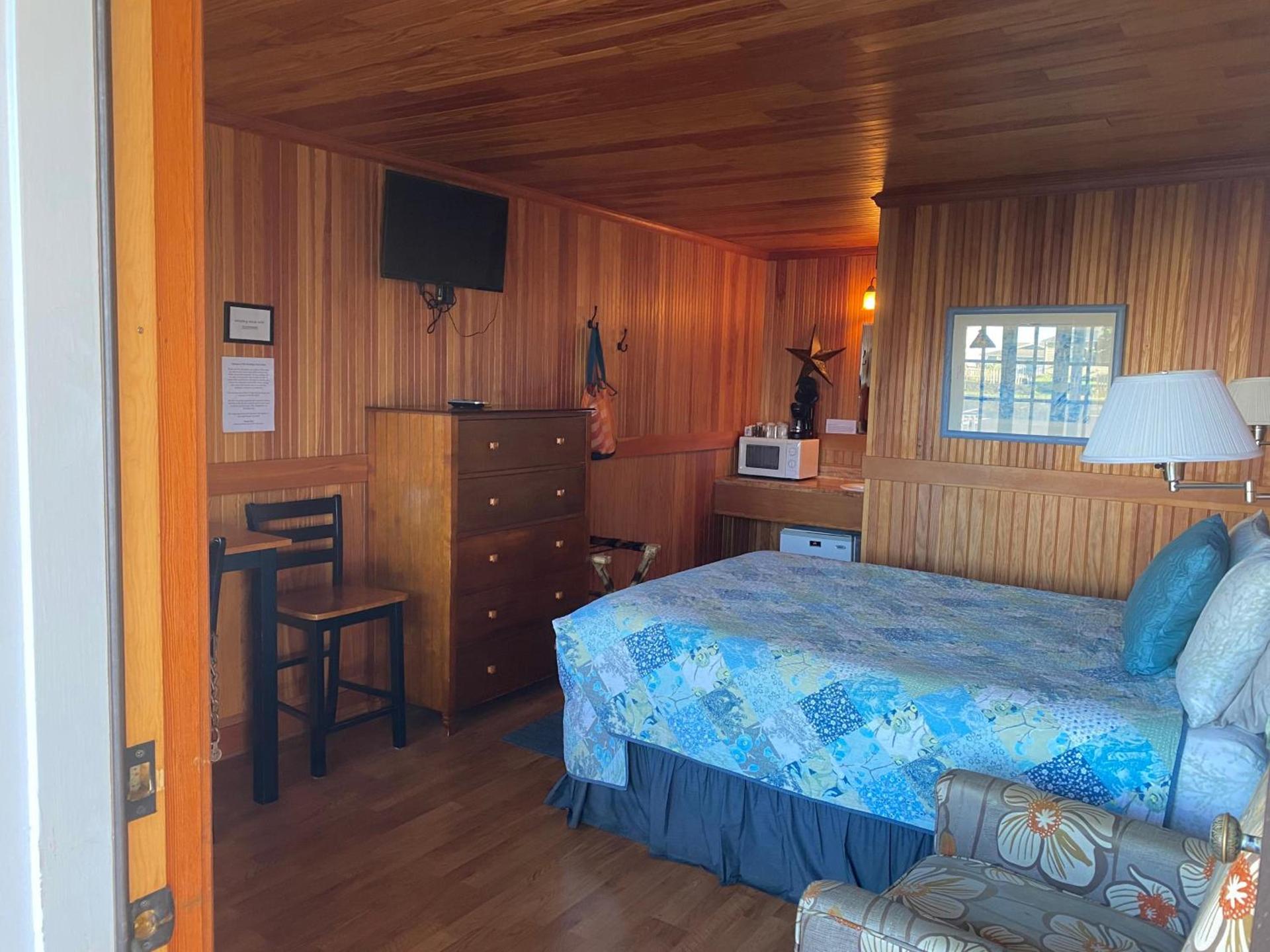 Whistling Winds Motel photo 25