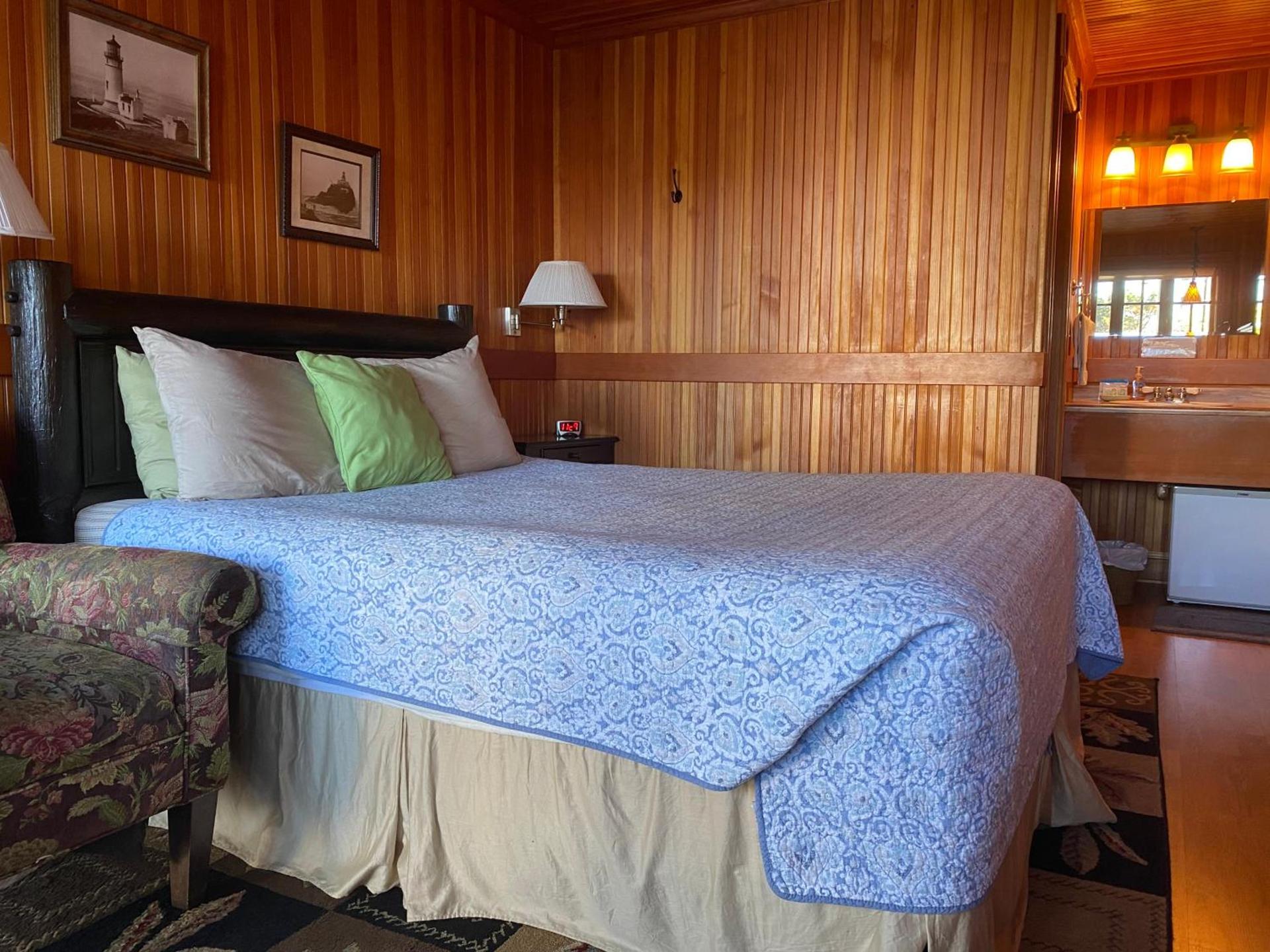 Whistling Winds Motel photo 26