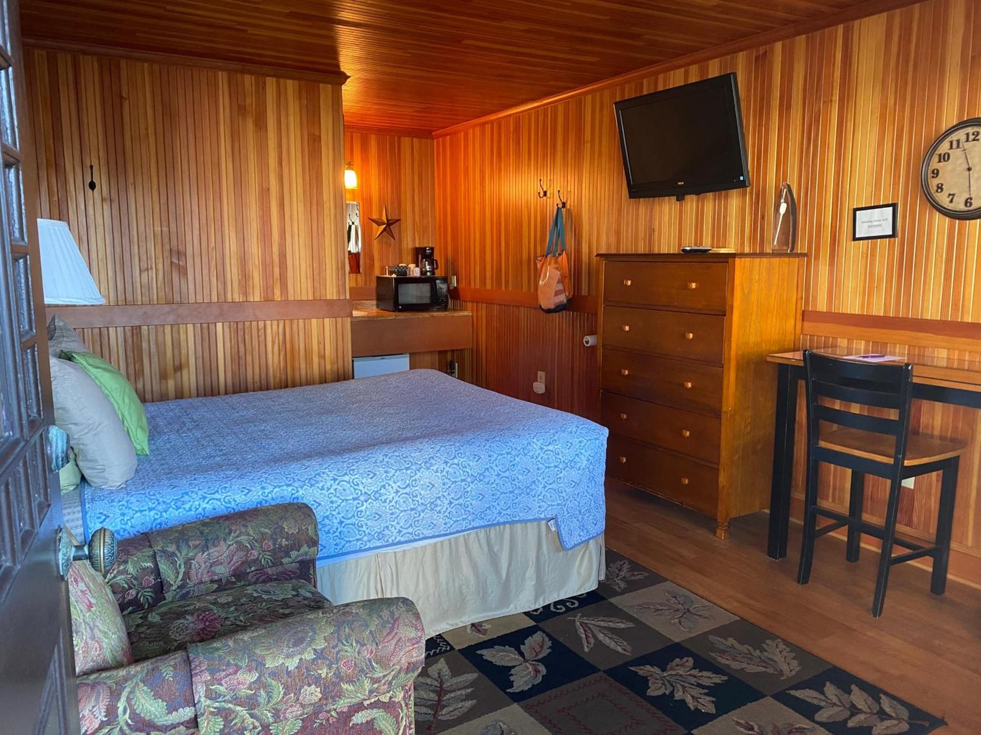 Whistling Winds Motel photo 12