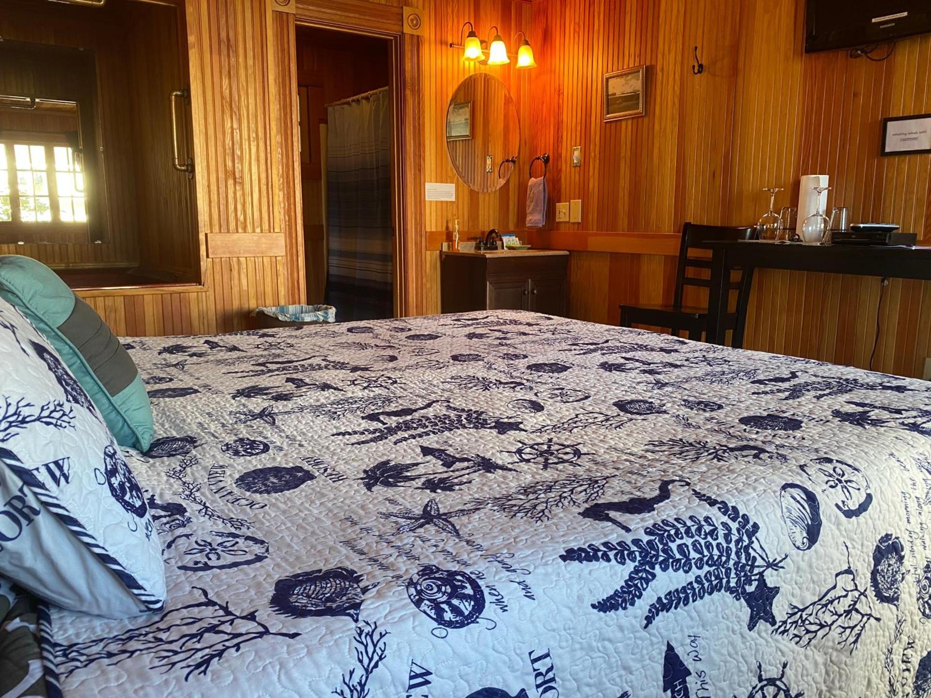 Whistling Winds Motel photo 41
