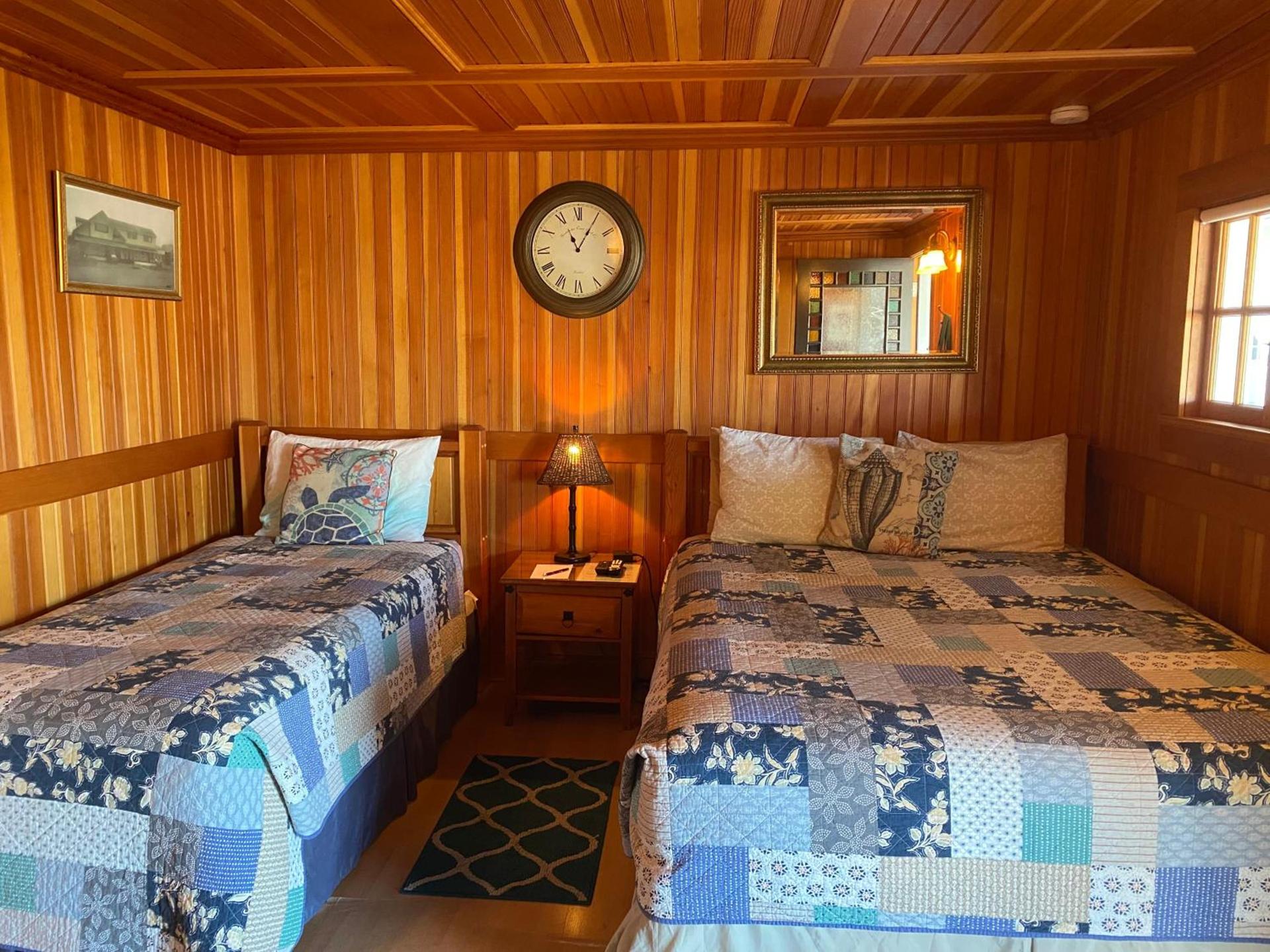 Whistling Winds Motel photo 45