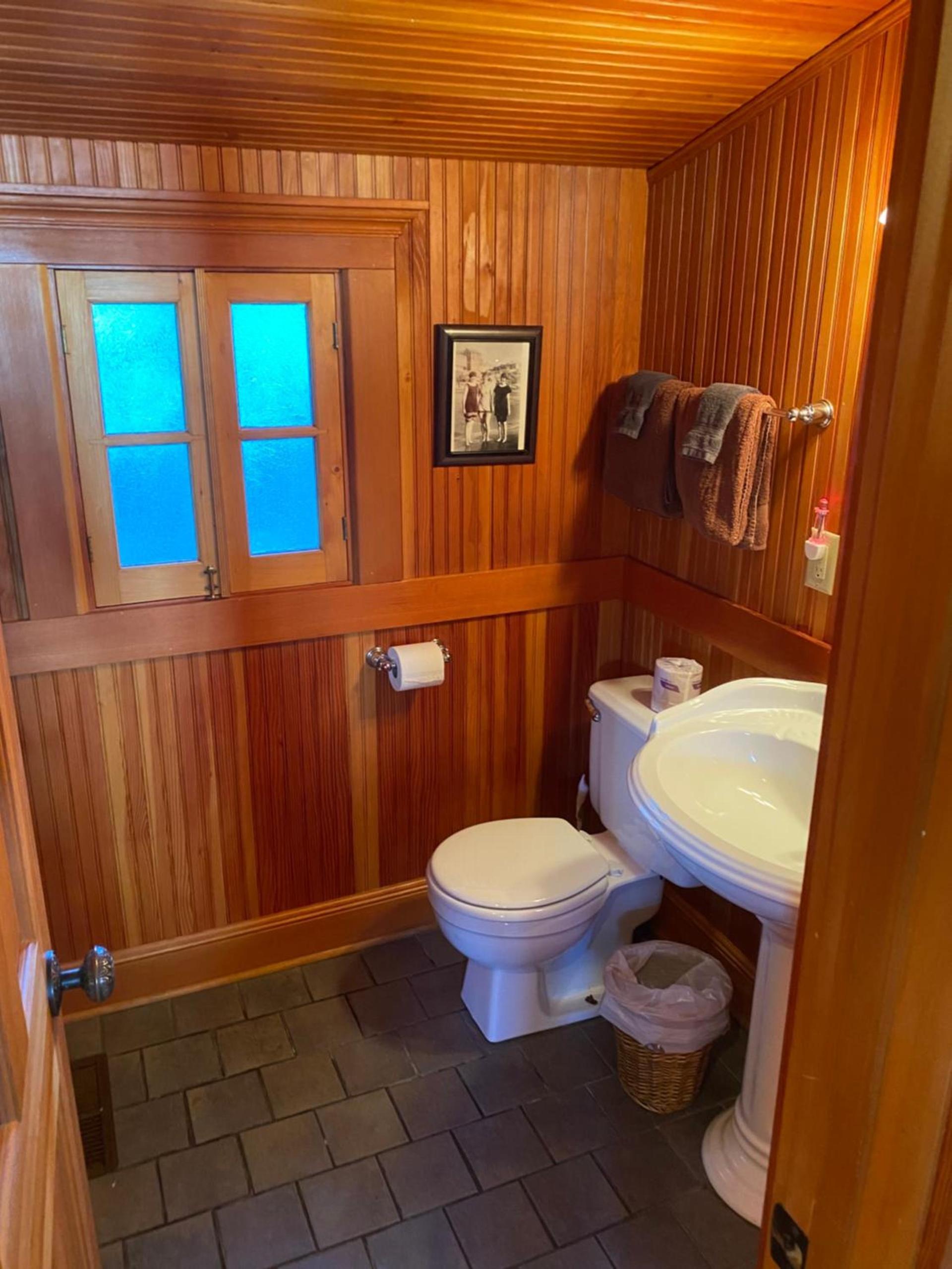Whistling Winds Motel photo 59