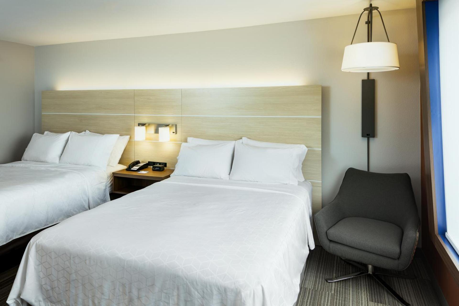Holiday Inn Express & Suites - Medford by IHG photo 10