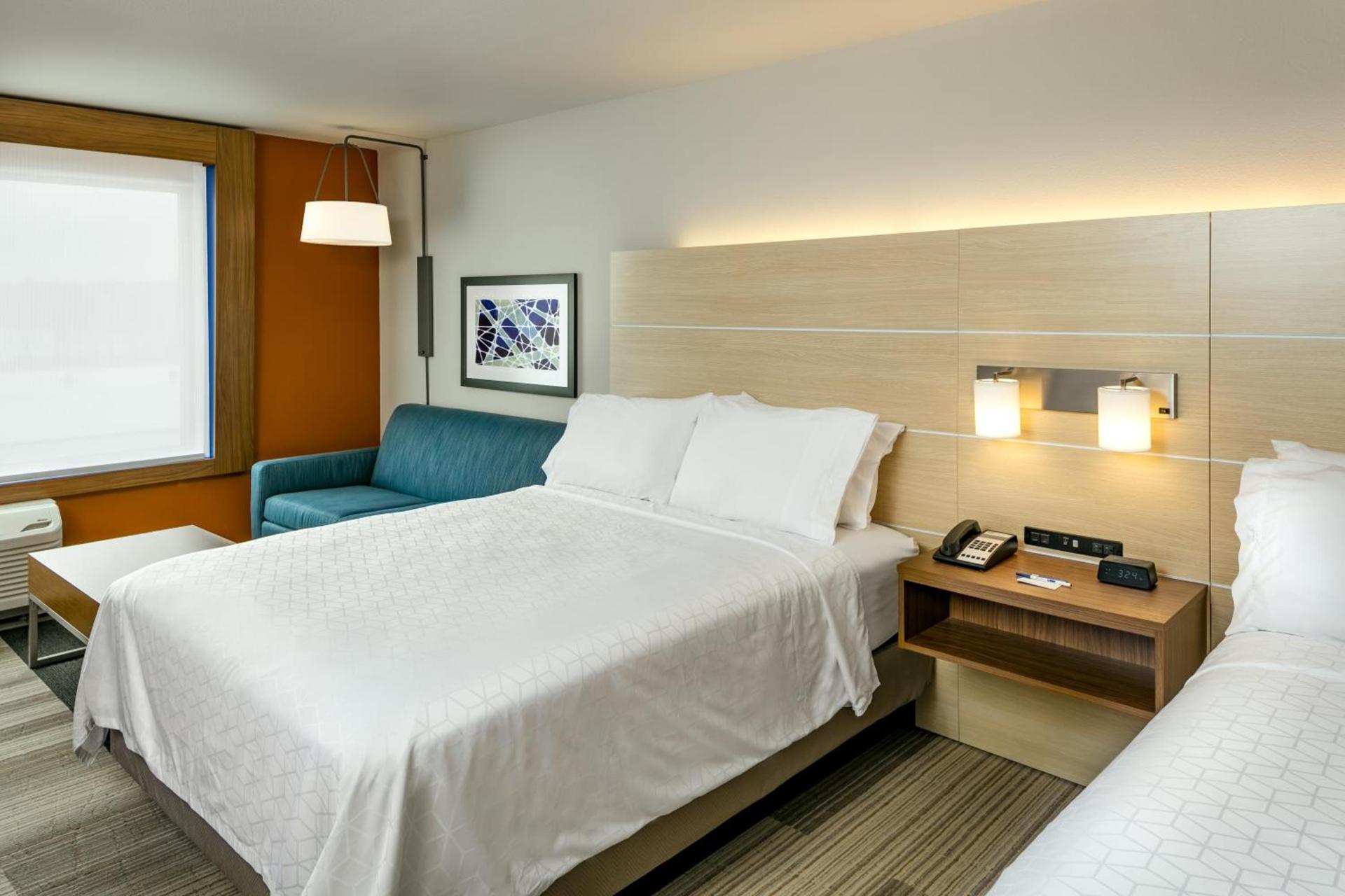 Holiday Inn Express & Suites - Medford by IHG photo 9