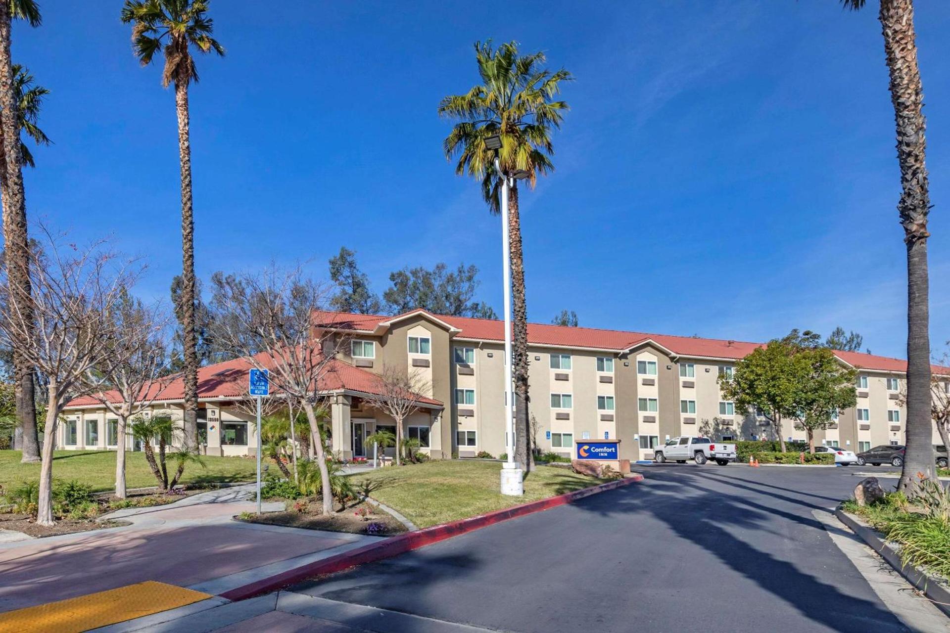Comfort Inn Fontana photo 3