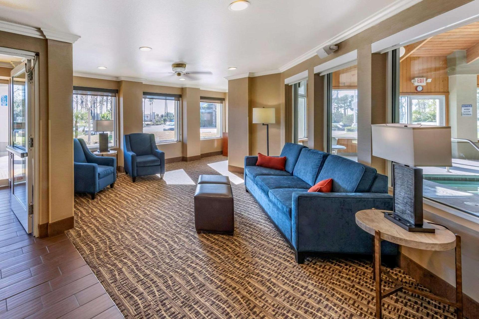 Comfort Inn Fontana photo 2