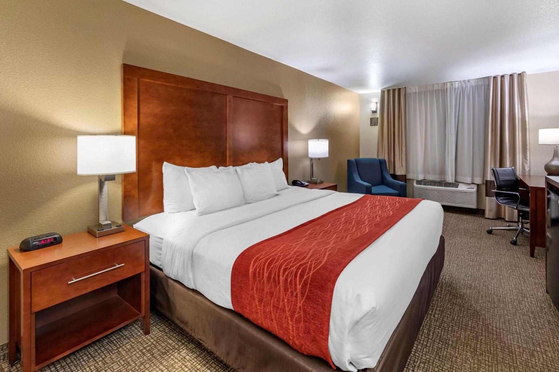 Comfort Inn Fontana photo 7