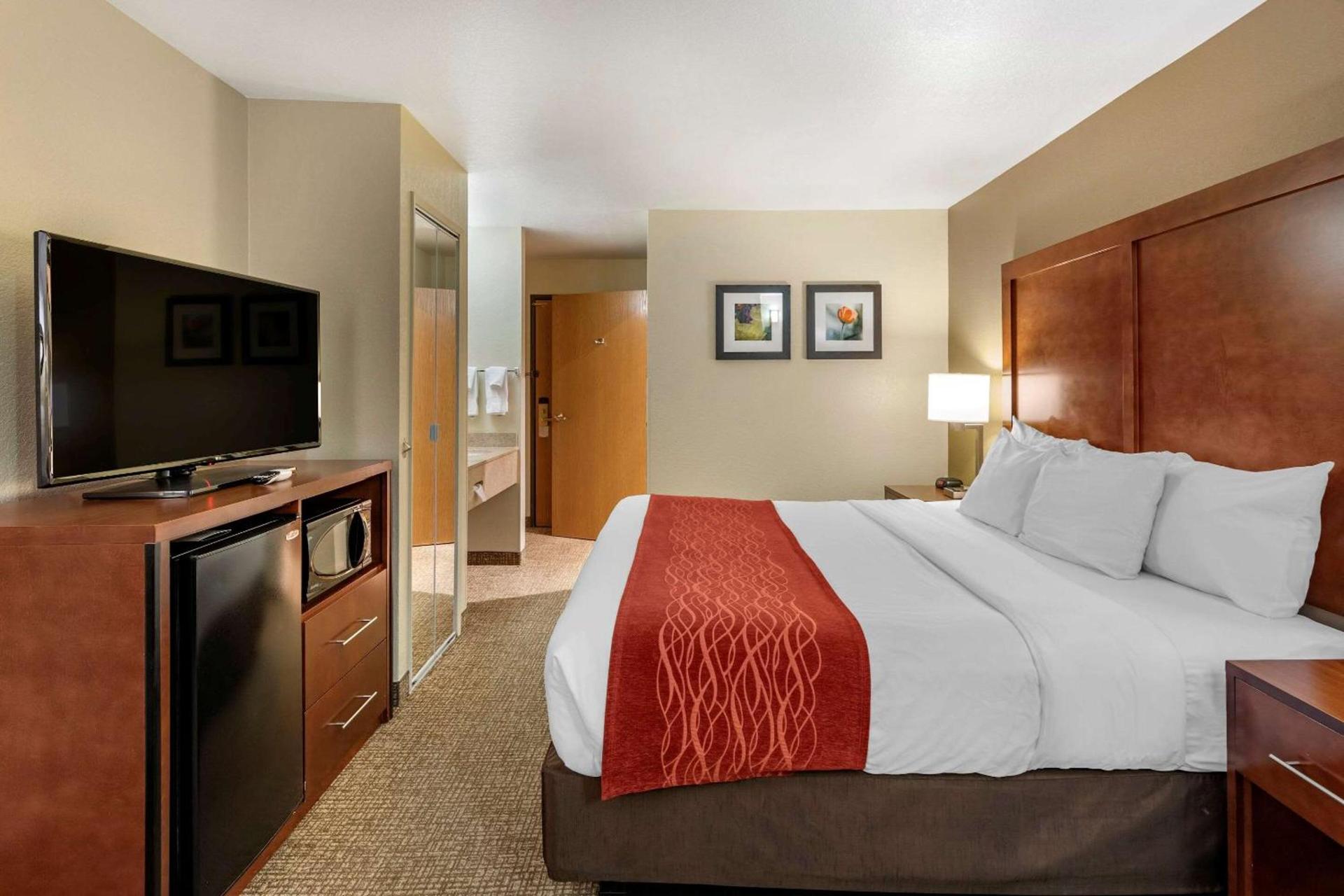 Comfort Inn Fontana photo 8