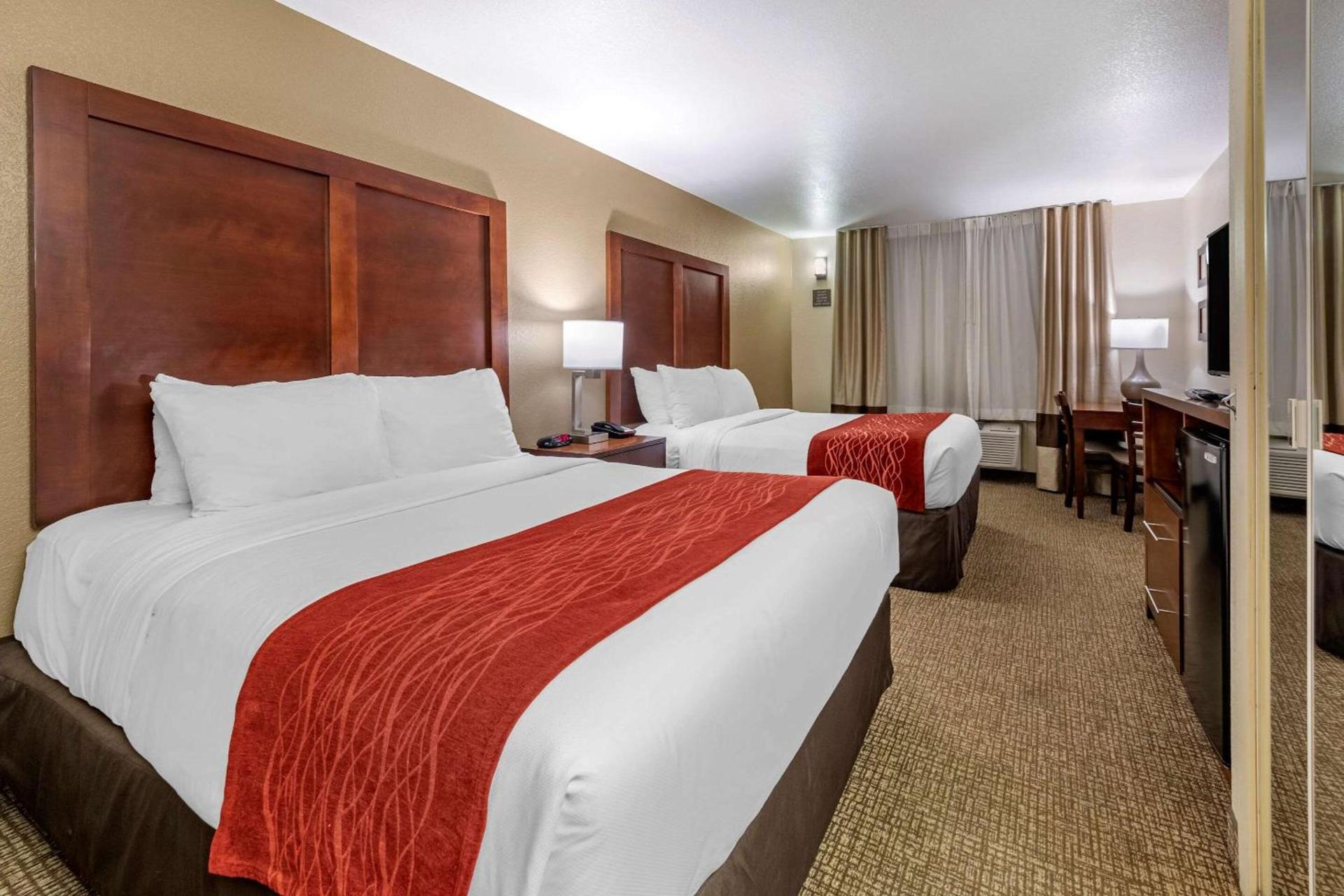 Comfort Inn Fontana photo 10