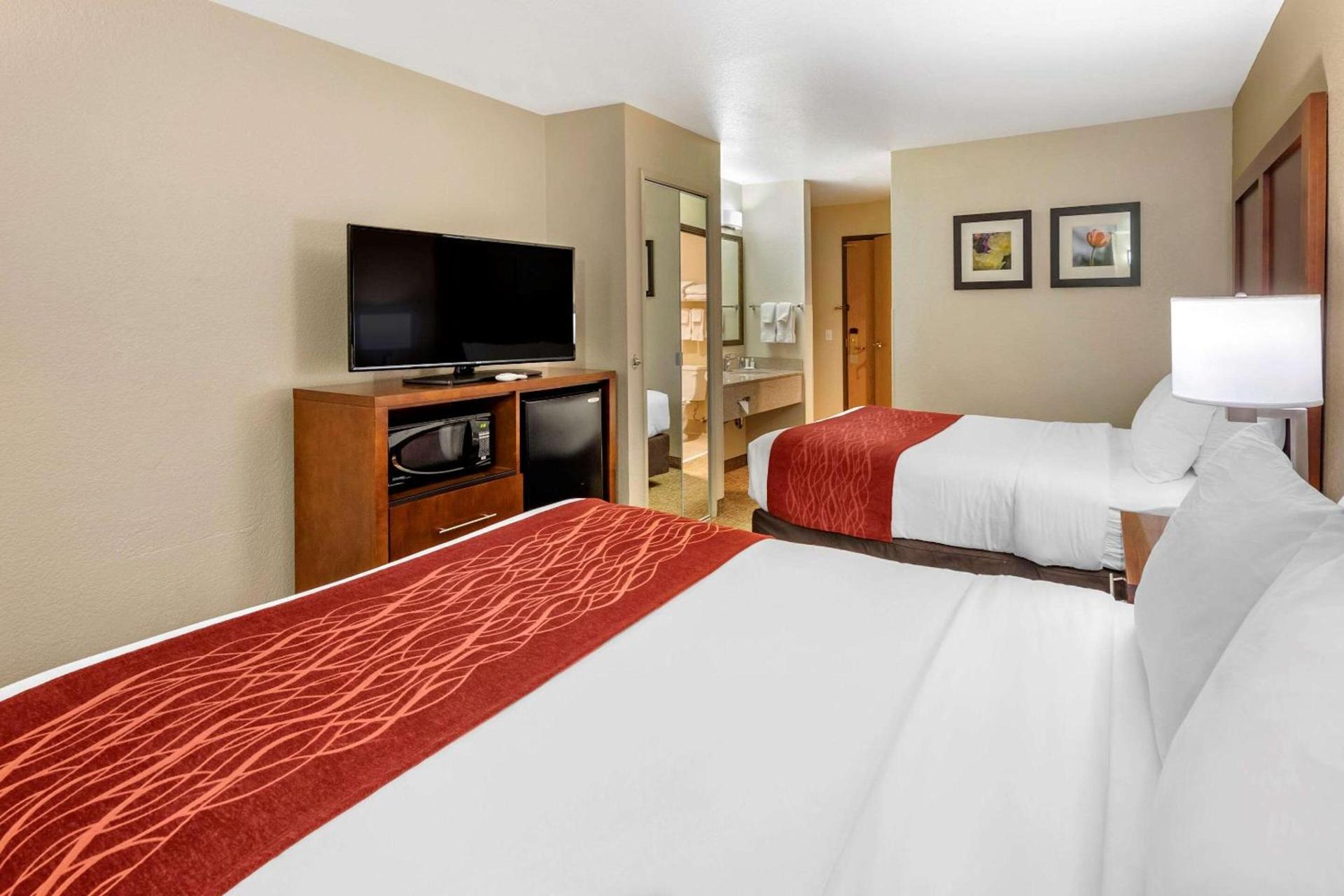 Comfort Inn Fontana photo 12