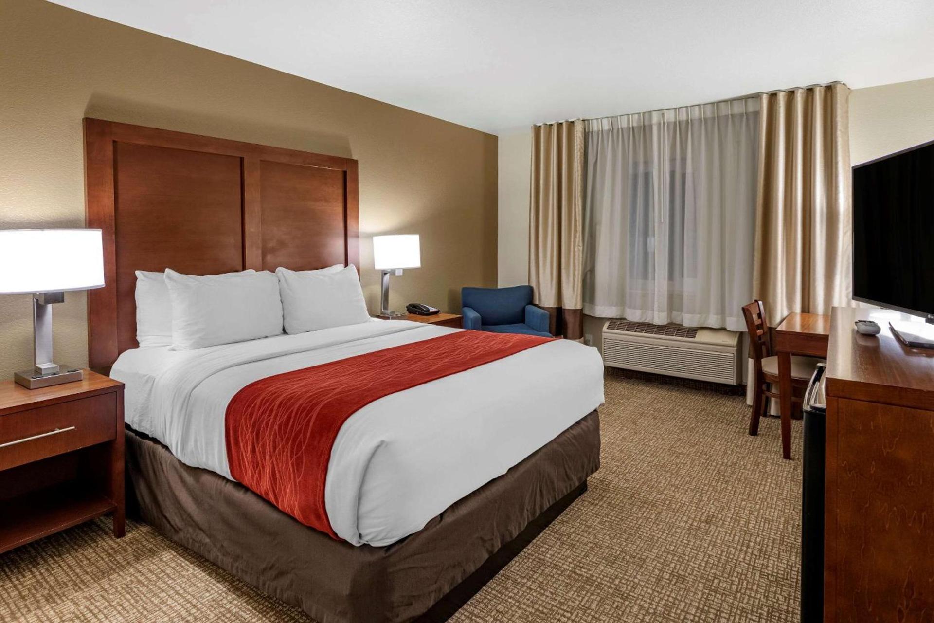 Comfort Inn Fontana photo 14