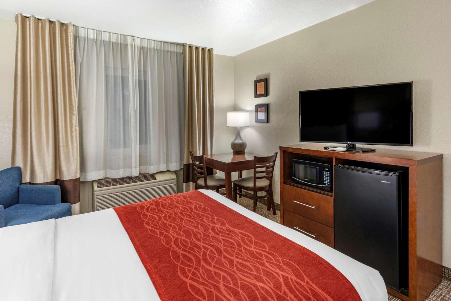 Comfort Inn Fontana photo 15