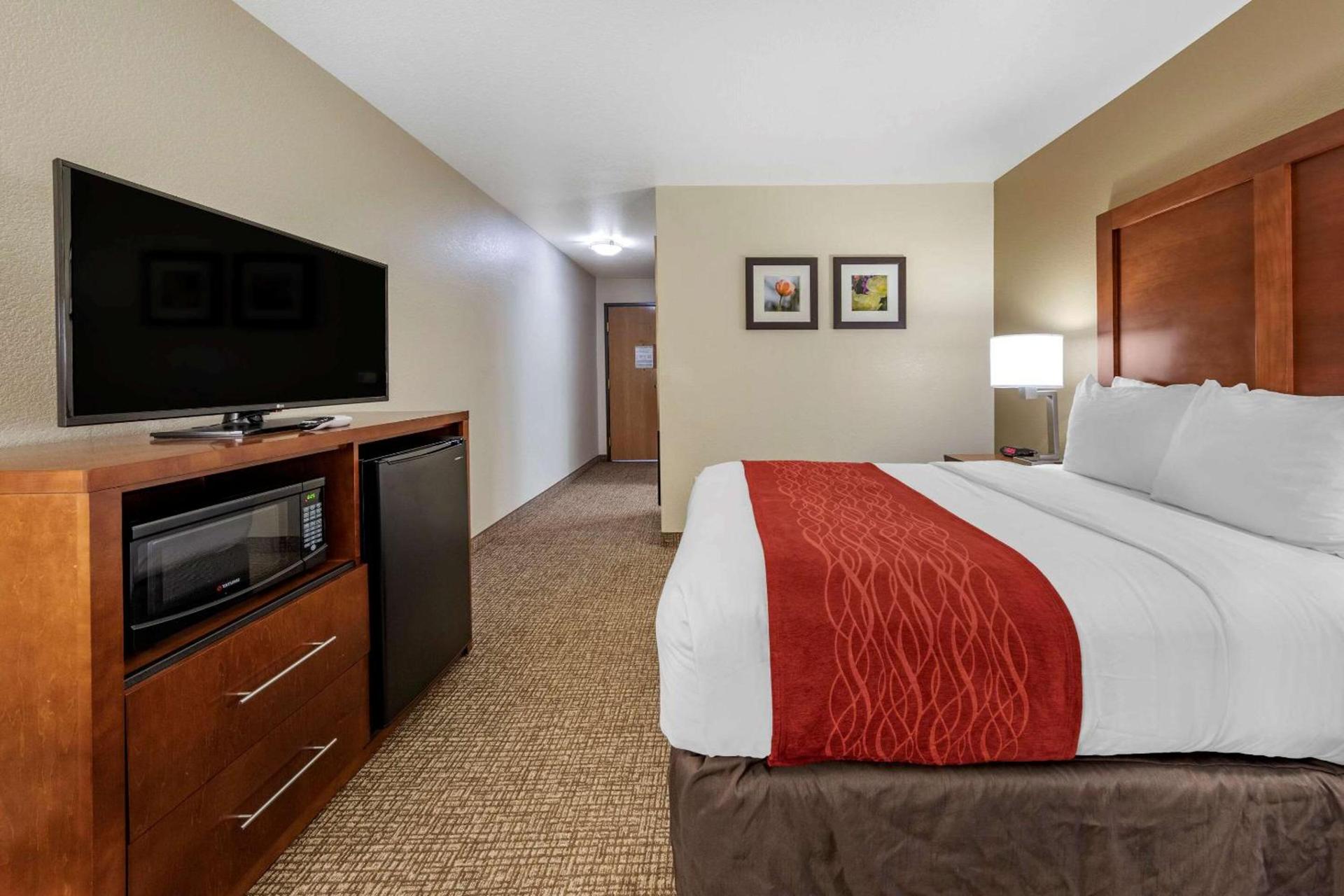 Comfort Inn Fontana photo 16