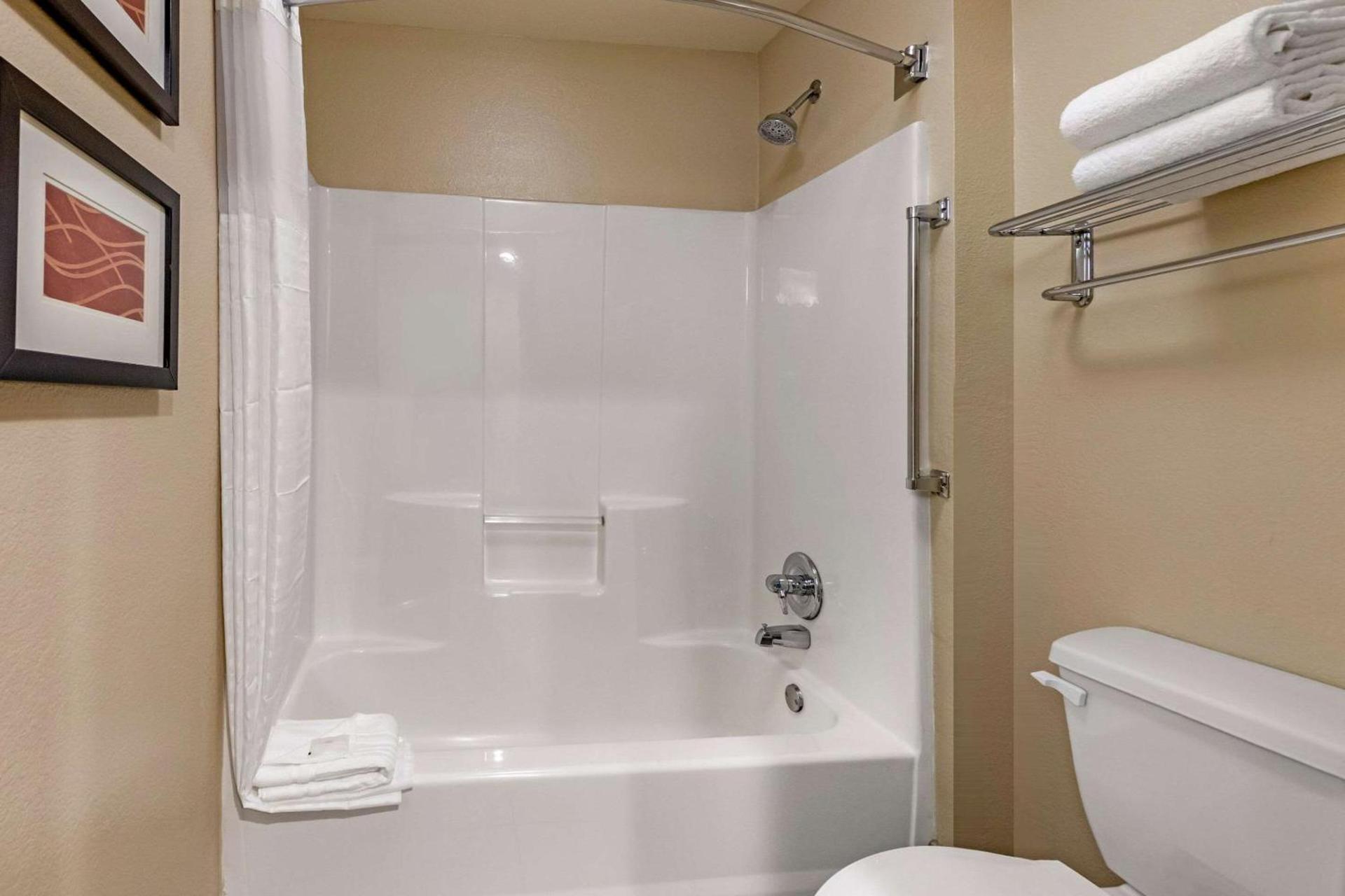 Comfort Inn Fontana photo 20