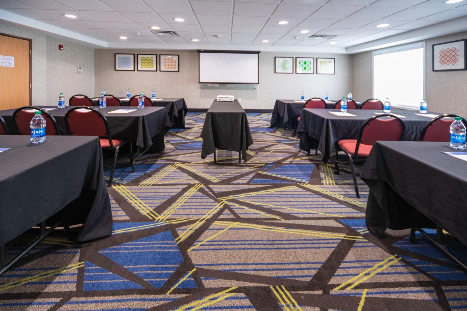 Holiday Inn Express Rochelle by IHG photo 47