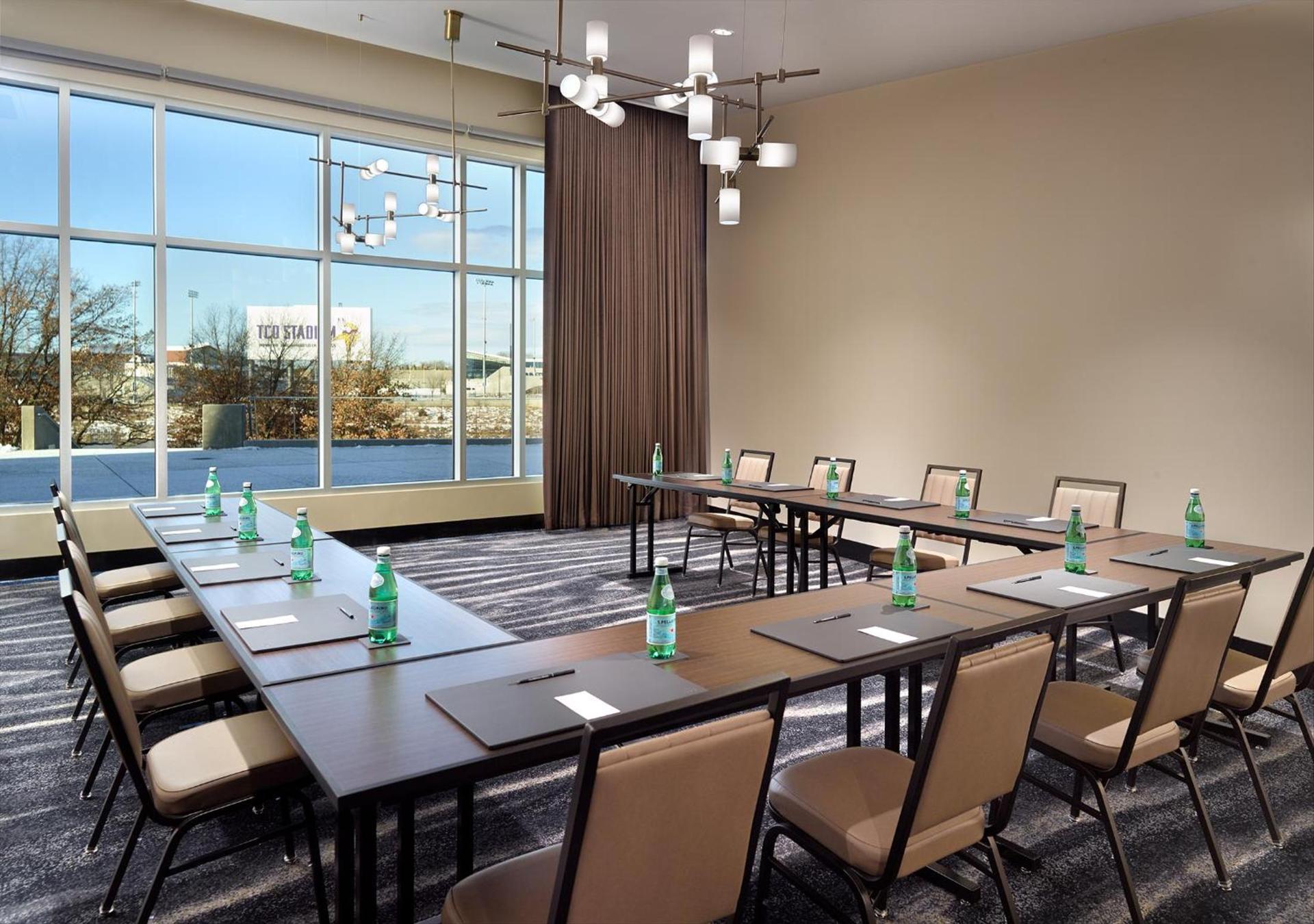Omni Viking Lakes photo 11