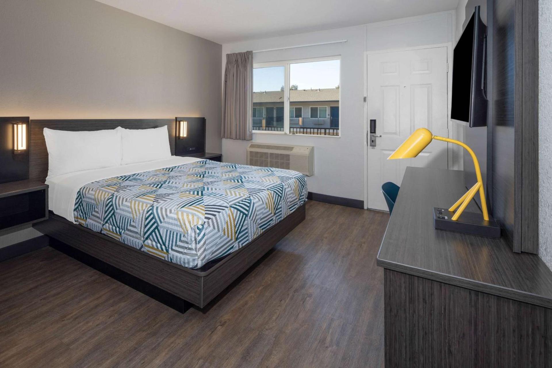 Motel 6-Fontana, CA photo 8