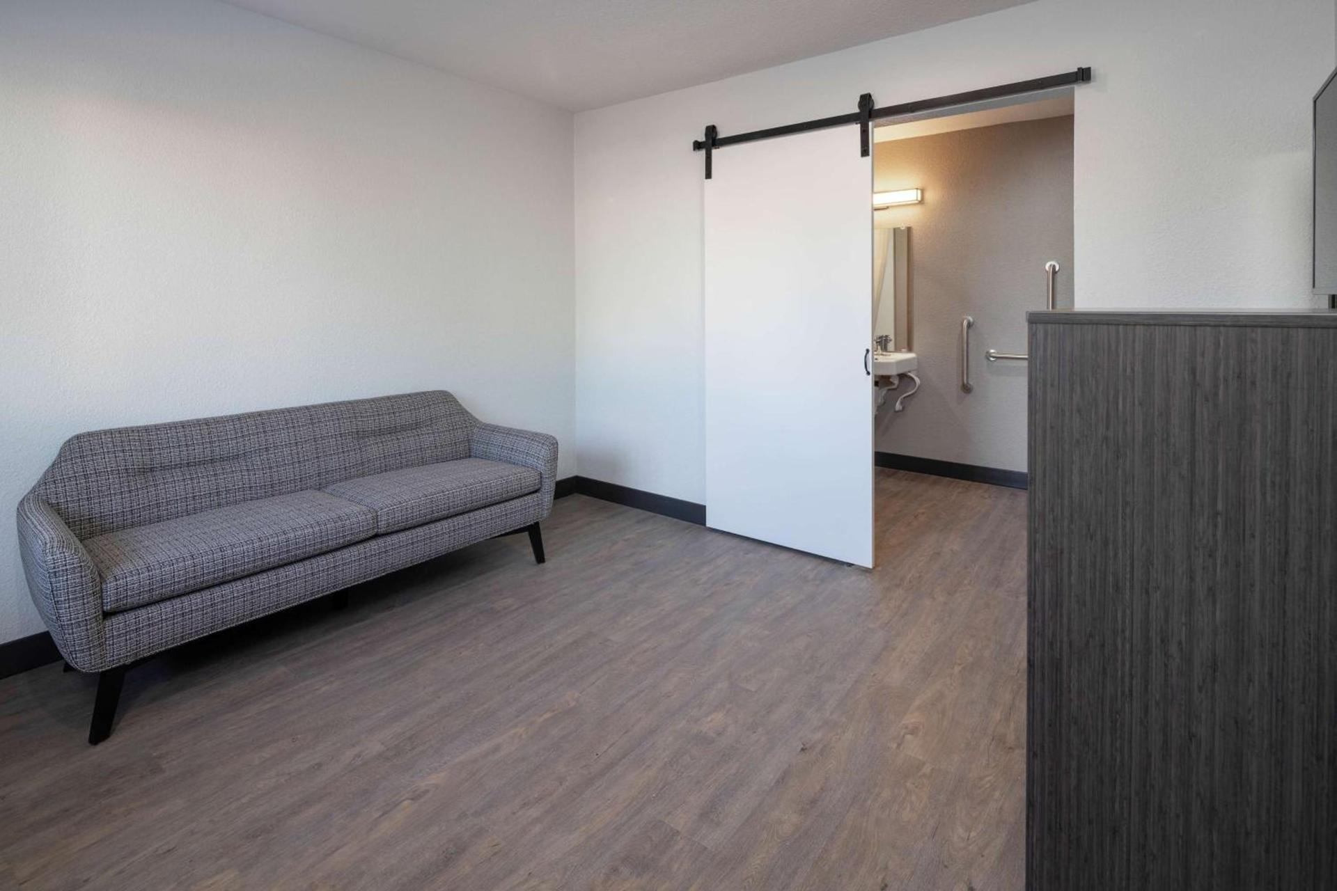 Motel 6-Fontana, CA photo 17