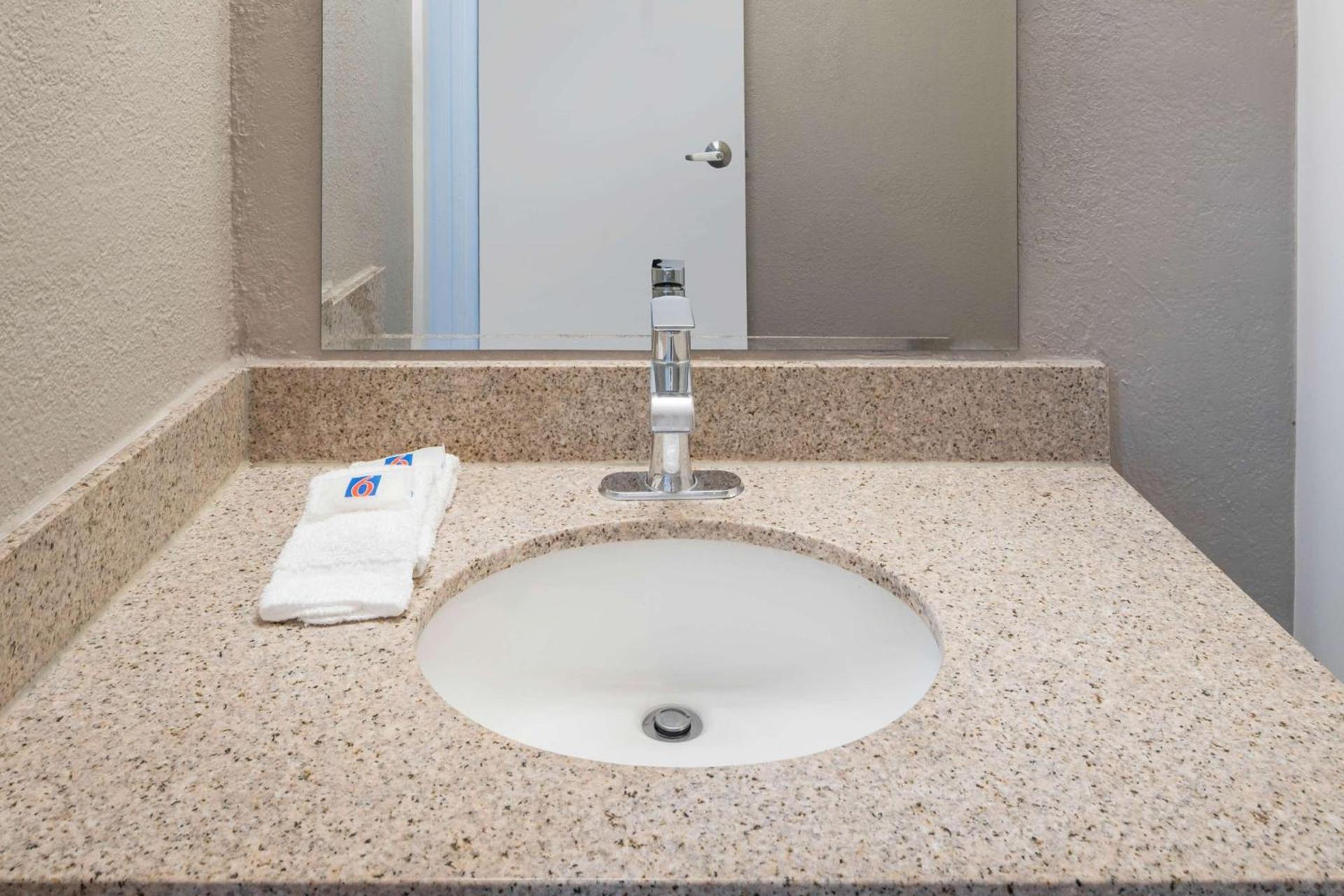 Motel 6-Fontana, CA photo 20