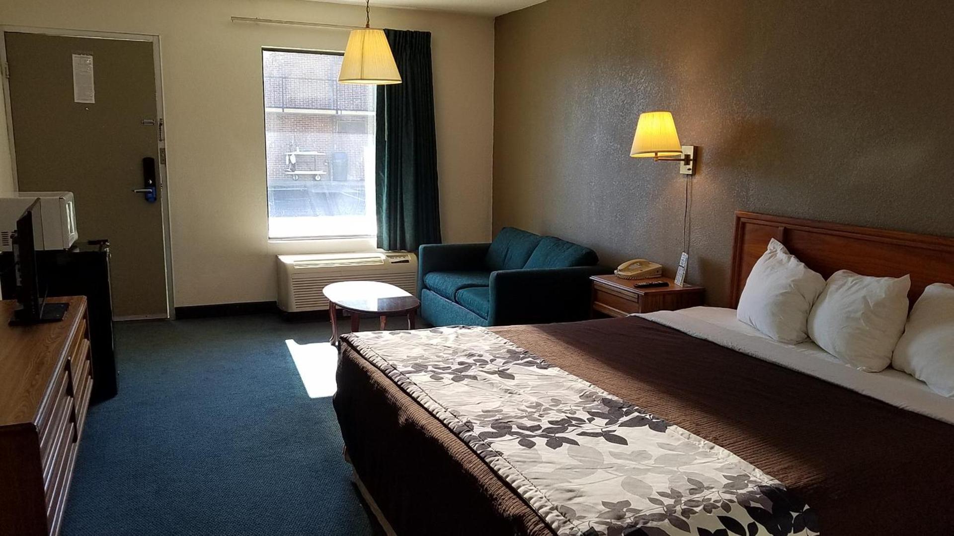 Travelers Inn & Suites photo 5