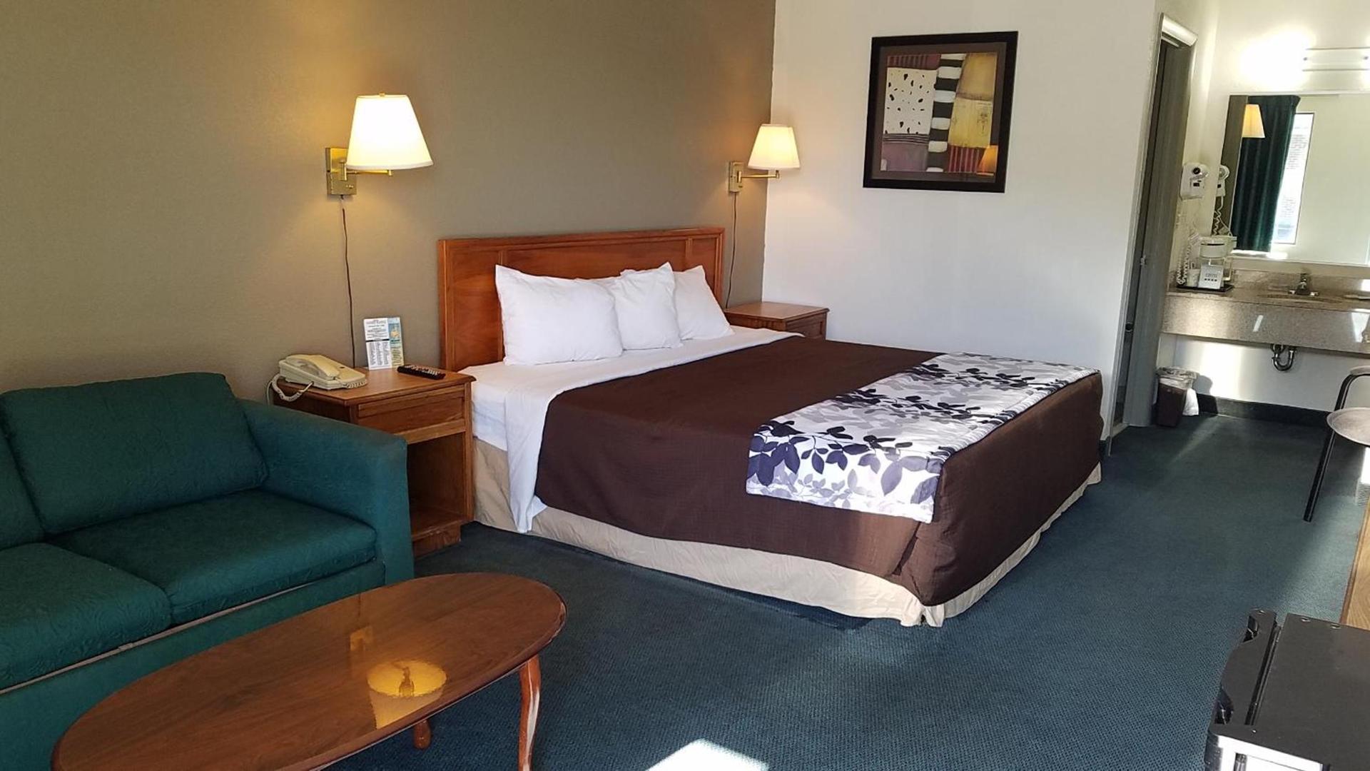Travelers Inn & Suites photo 4