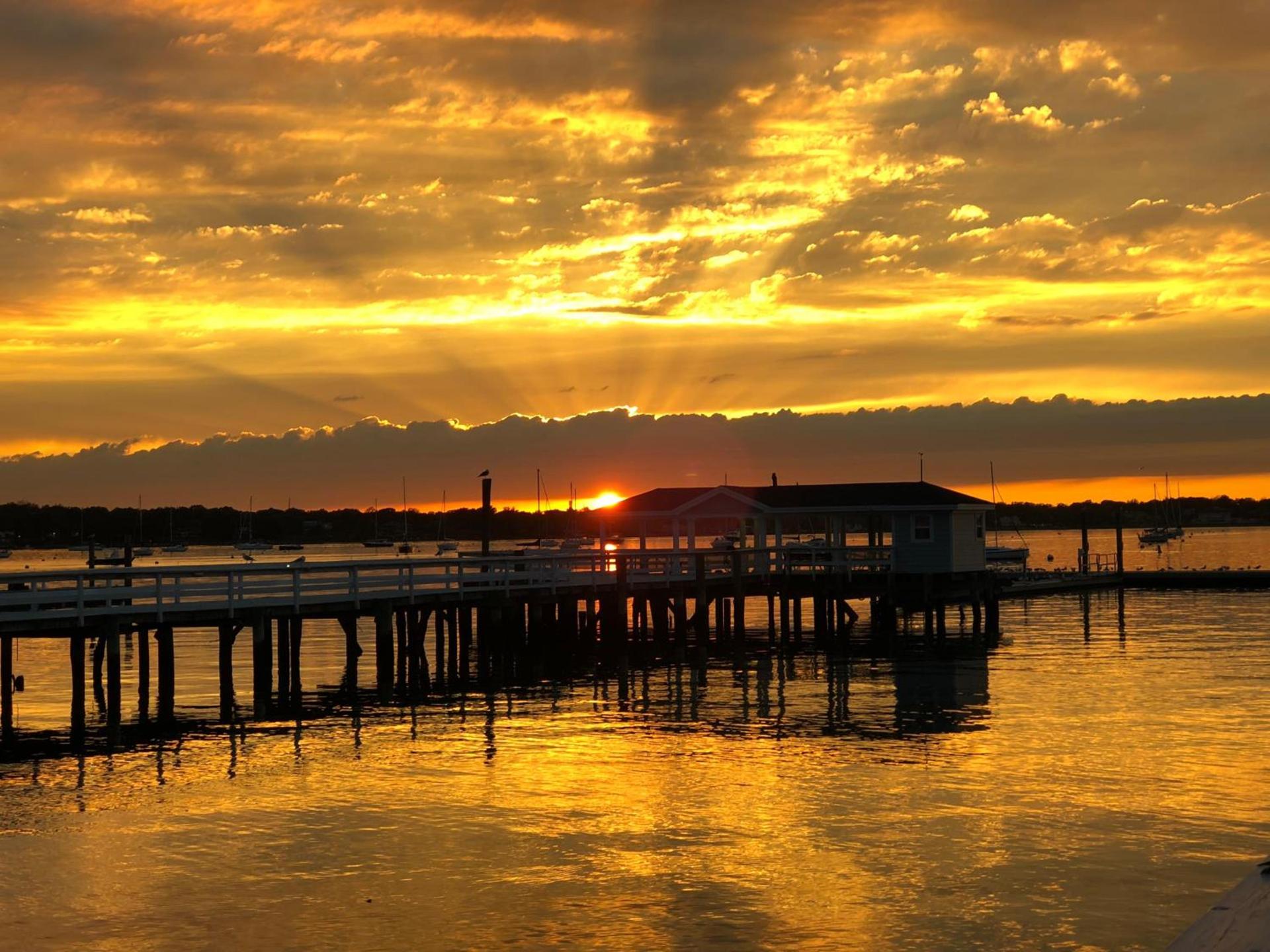 Fathoms Hotel & Marina photo 5