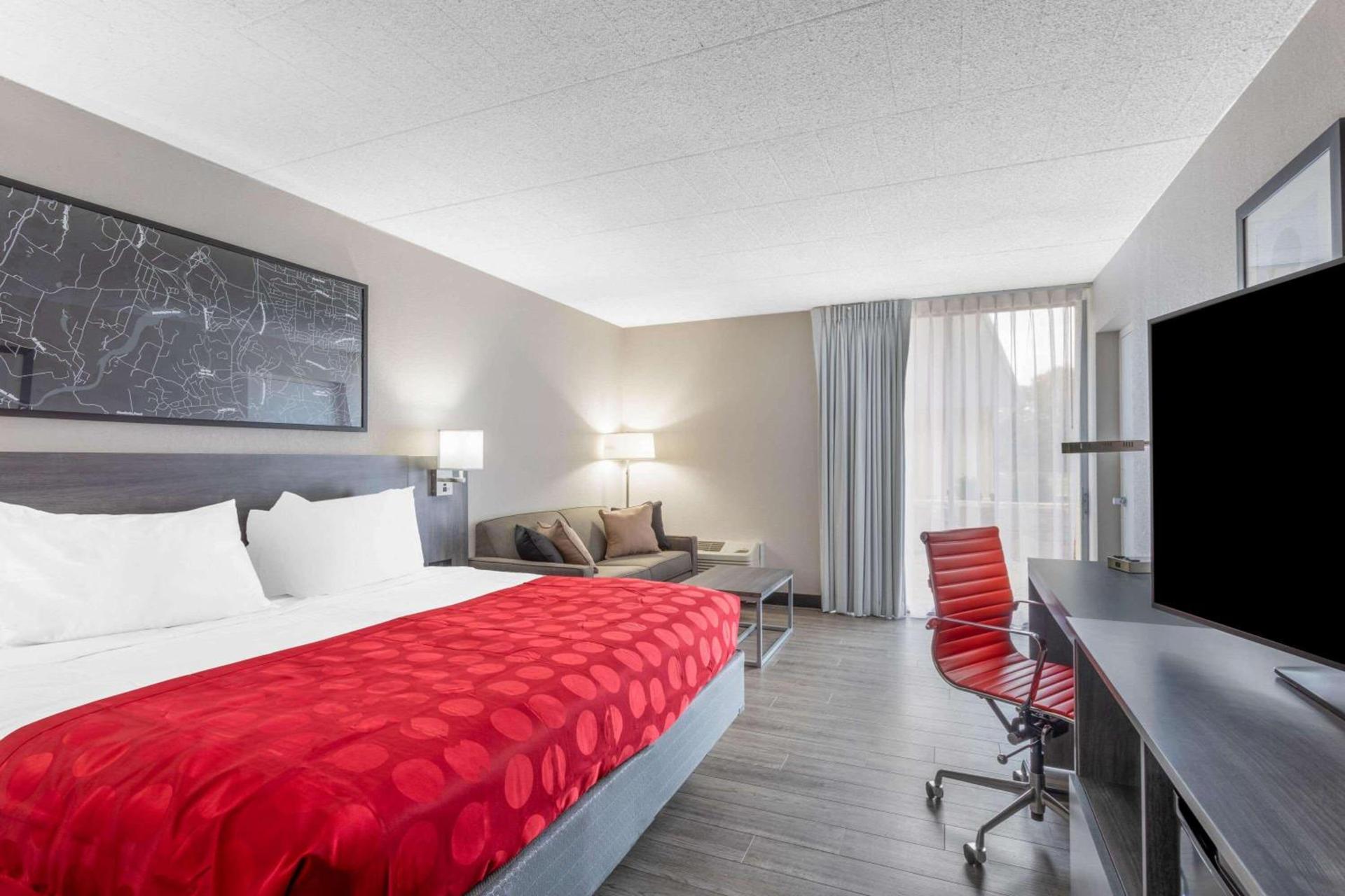 Ramada by Wyndham Hartford North - Bradley Airport photo 61
