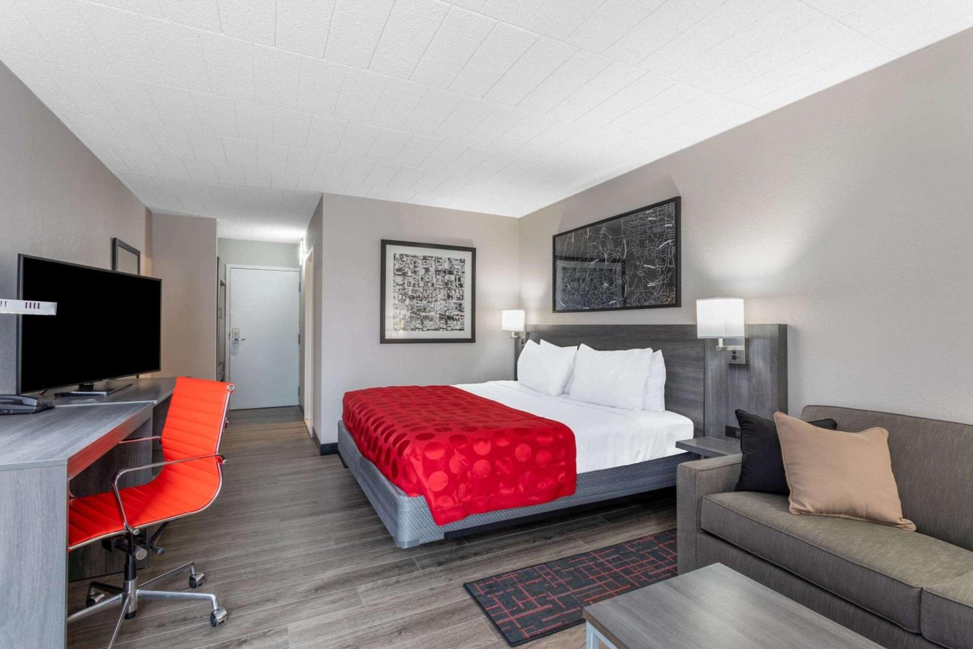 Ramada by Wyndham Hartford North - Bradley Airport photo 62