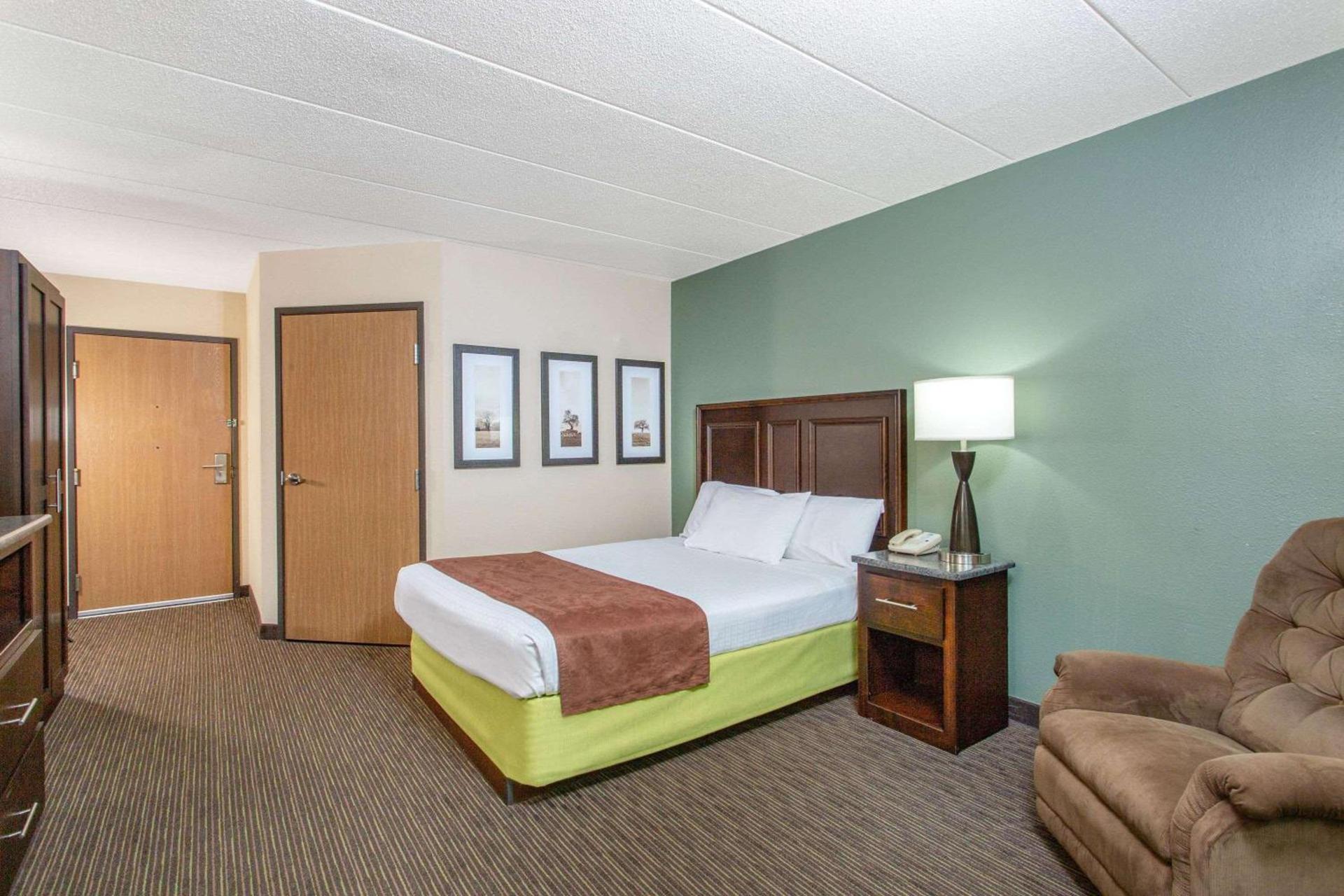 AmericInn by Wyndham West Salem photo 29