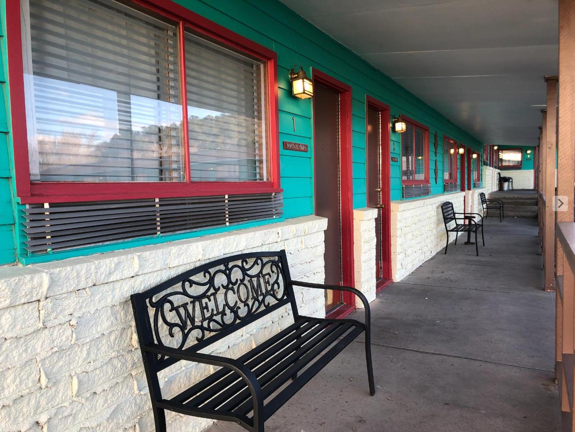 Raton Pass Motor Inn photo 3
