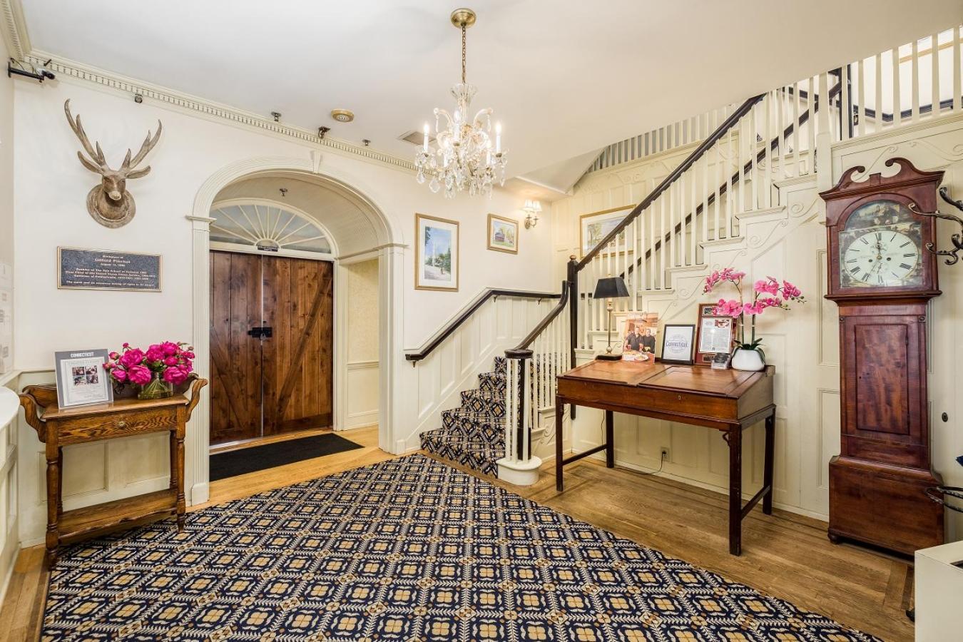 Simsbury 1820 House photo 2