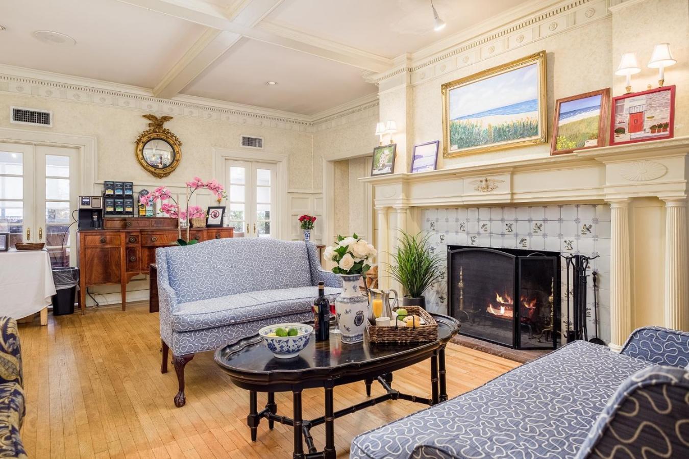 Simsbury 1820 House photo 8