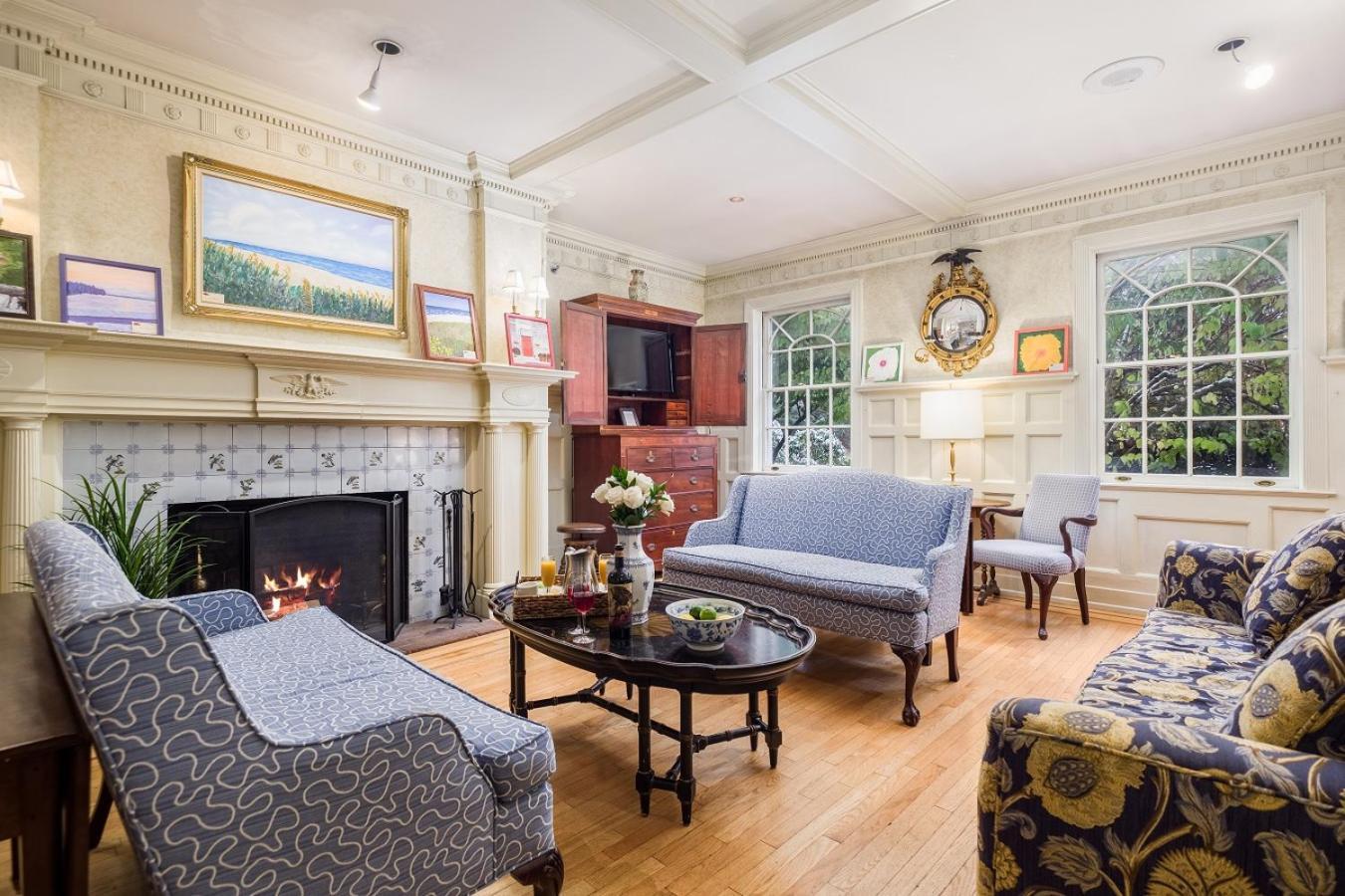 Simsbury 1820 House photo 9