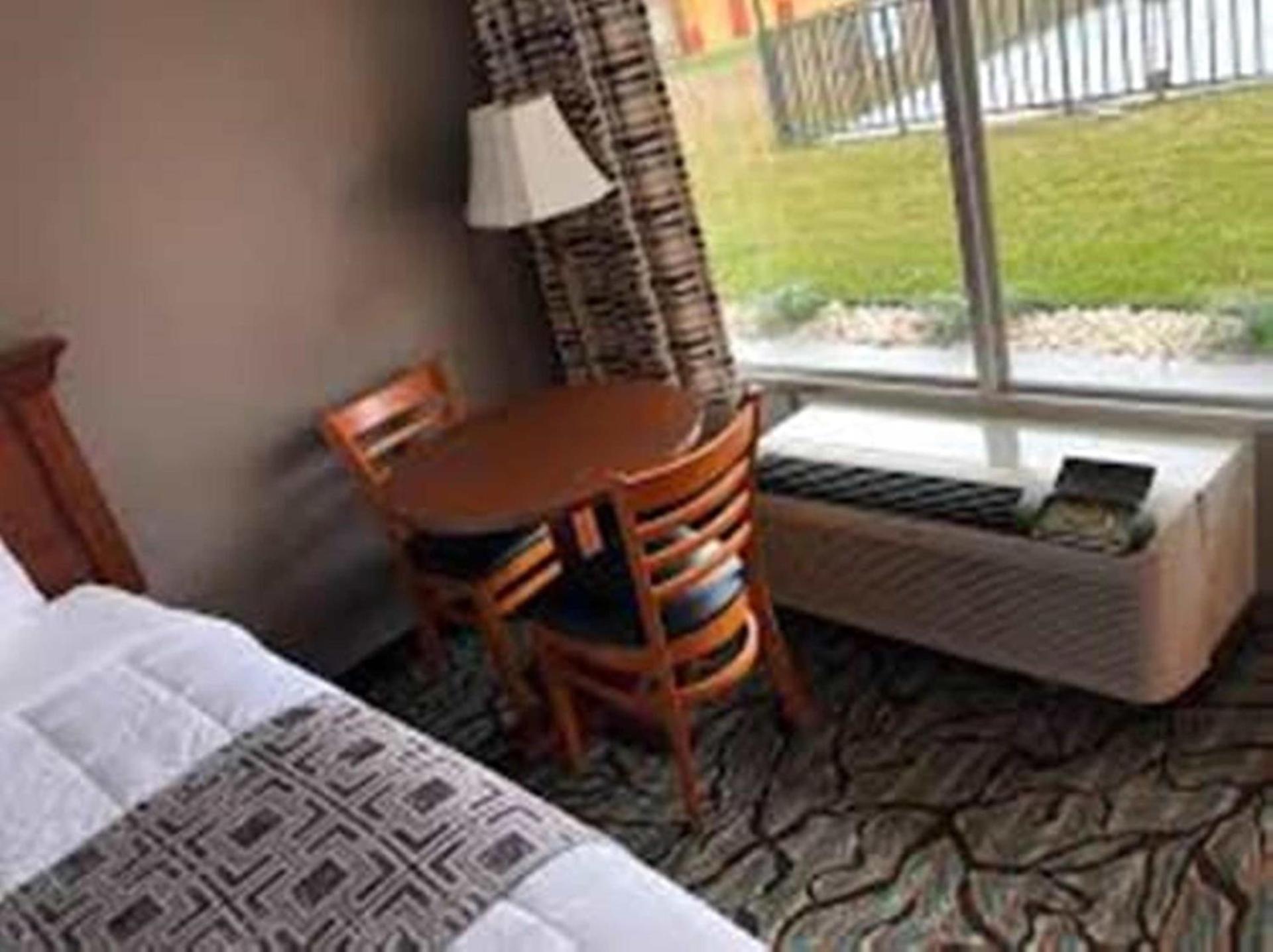 Baymont by Wyndham Walterboro photo 10