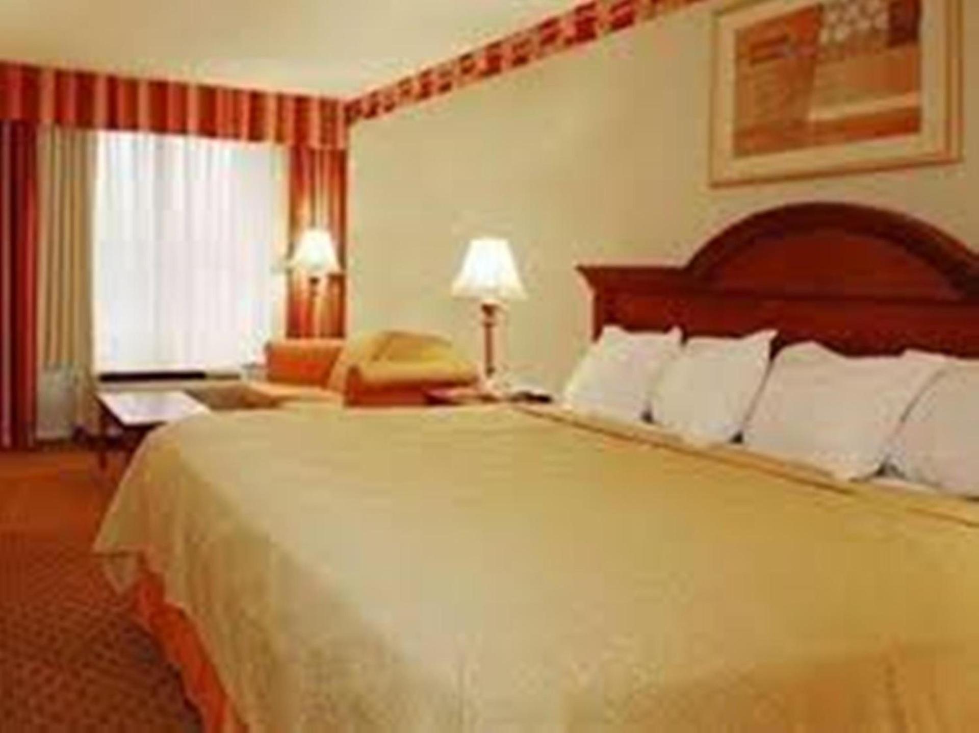 Baymont by Wyndham Walterboro photo 8