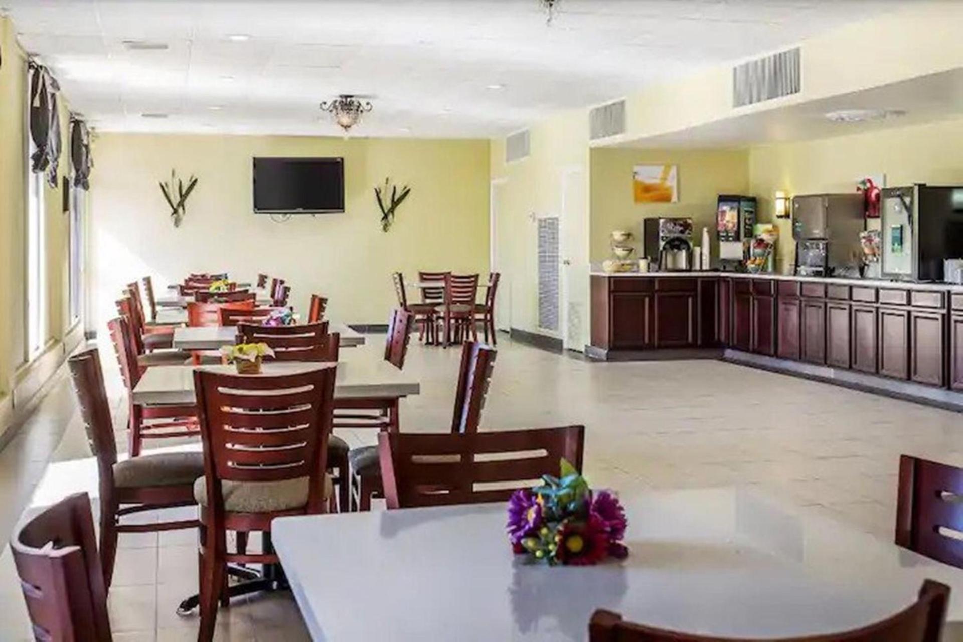 Baymont by Wyndham Walterboro photo 17