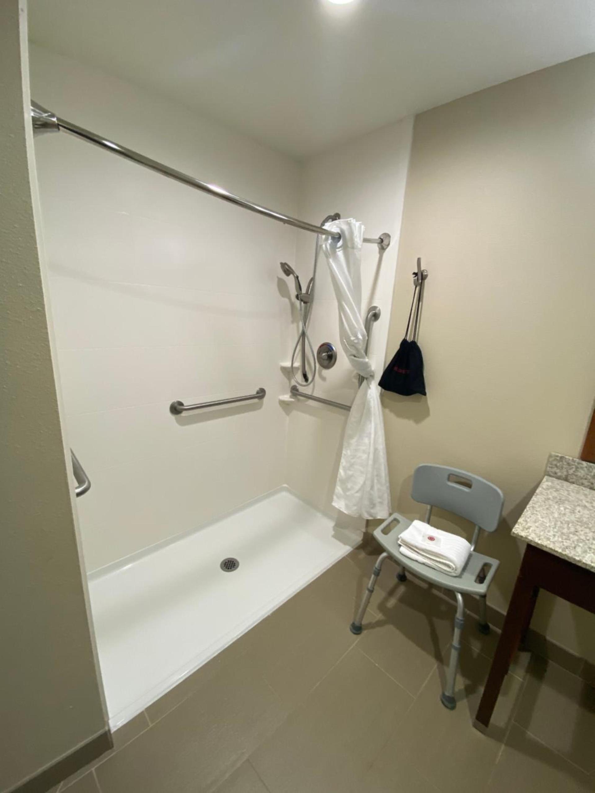Comfort Suites West Omaha photo 8