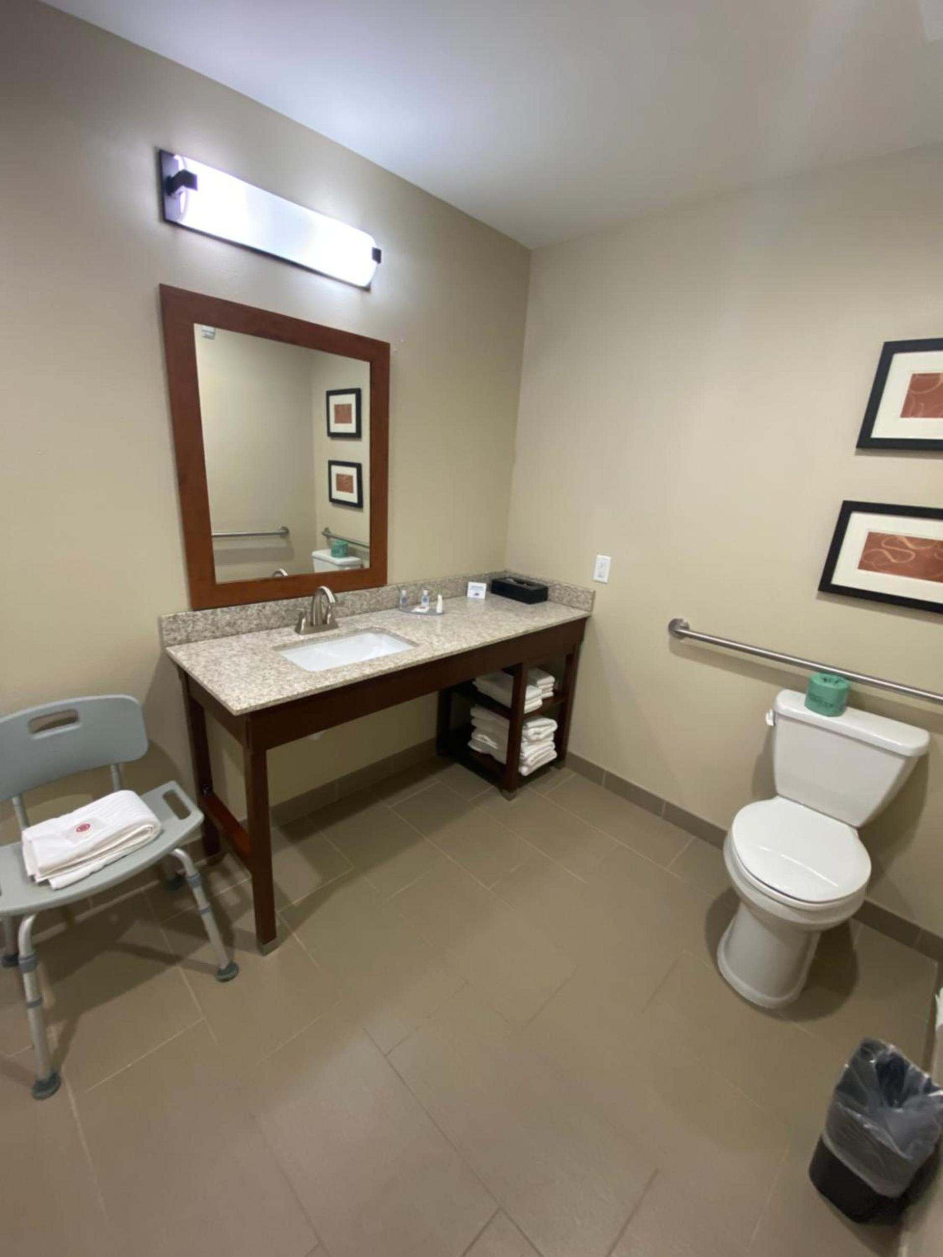 Comfort Suites West Omaha photo 9