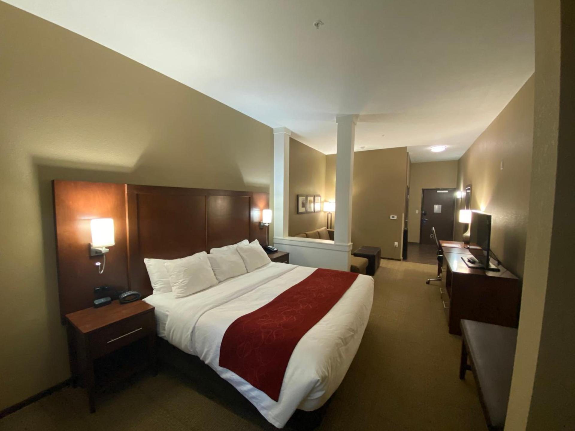 Comfort Suites West Omaha photo 13