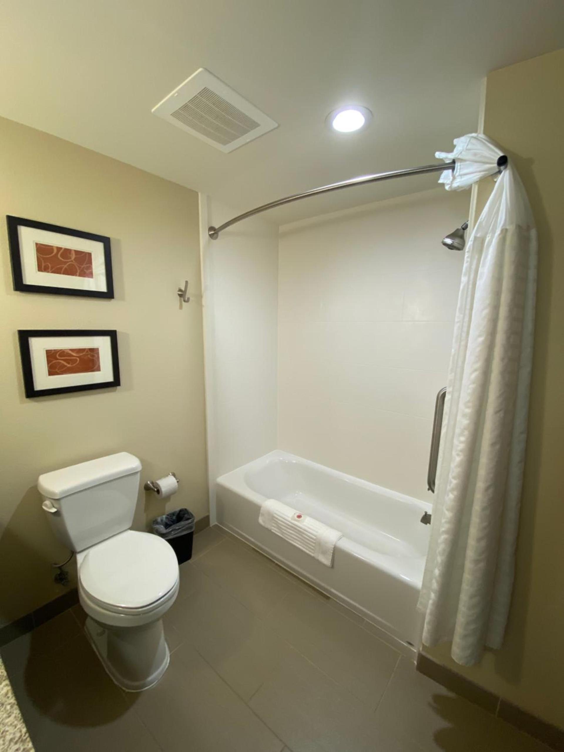 Comfort Suites West Omaha photo 5