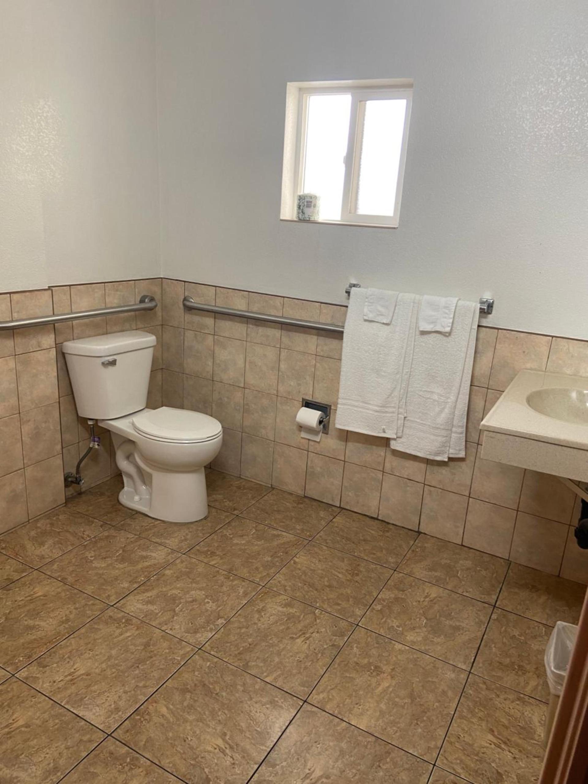 Seaway Motel photo 11
