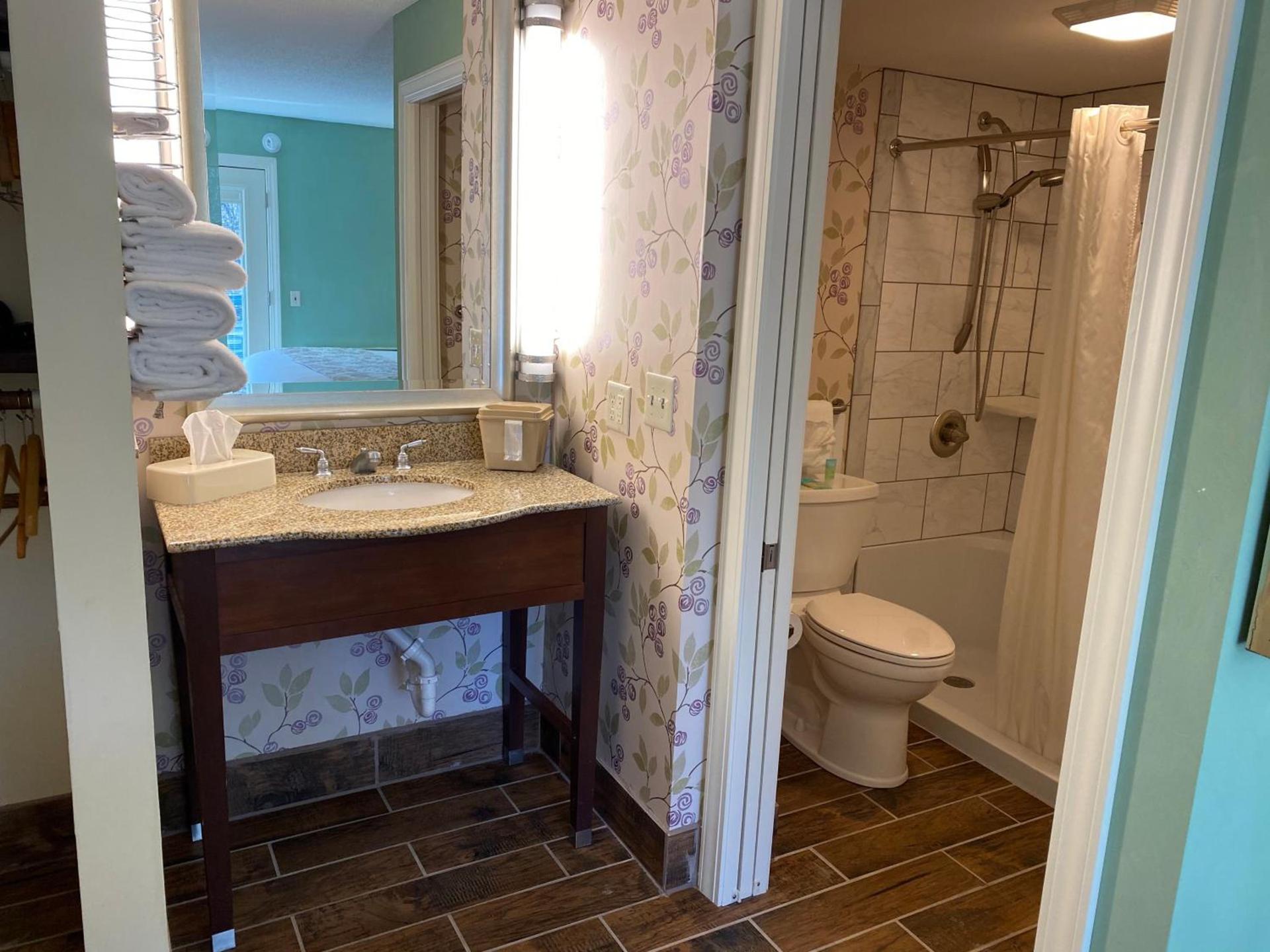 Cascades Inn photo 20